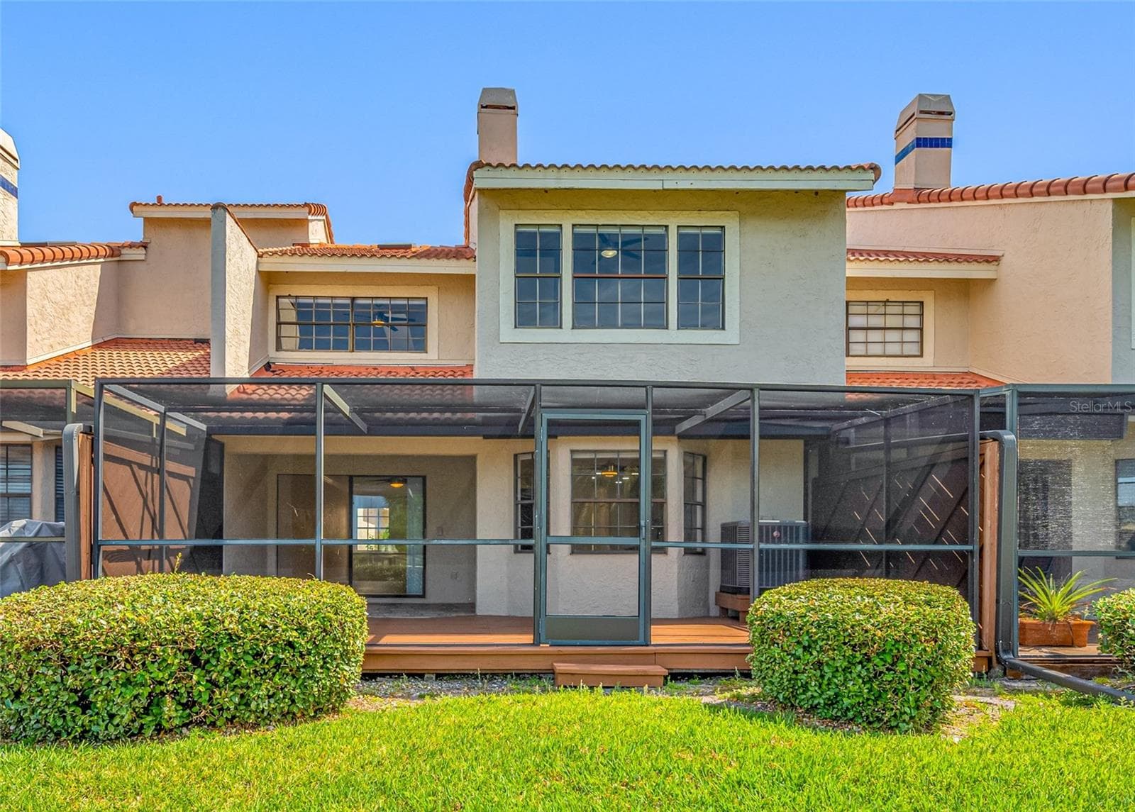 Back of home - 10416 SAINT TROPEZ PL, TAMPA
