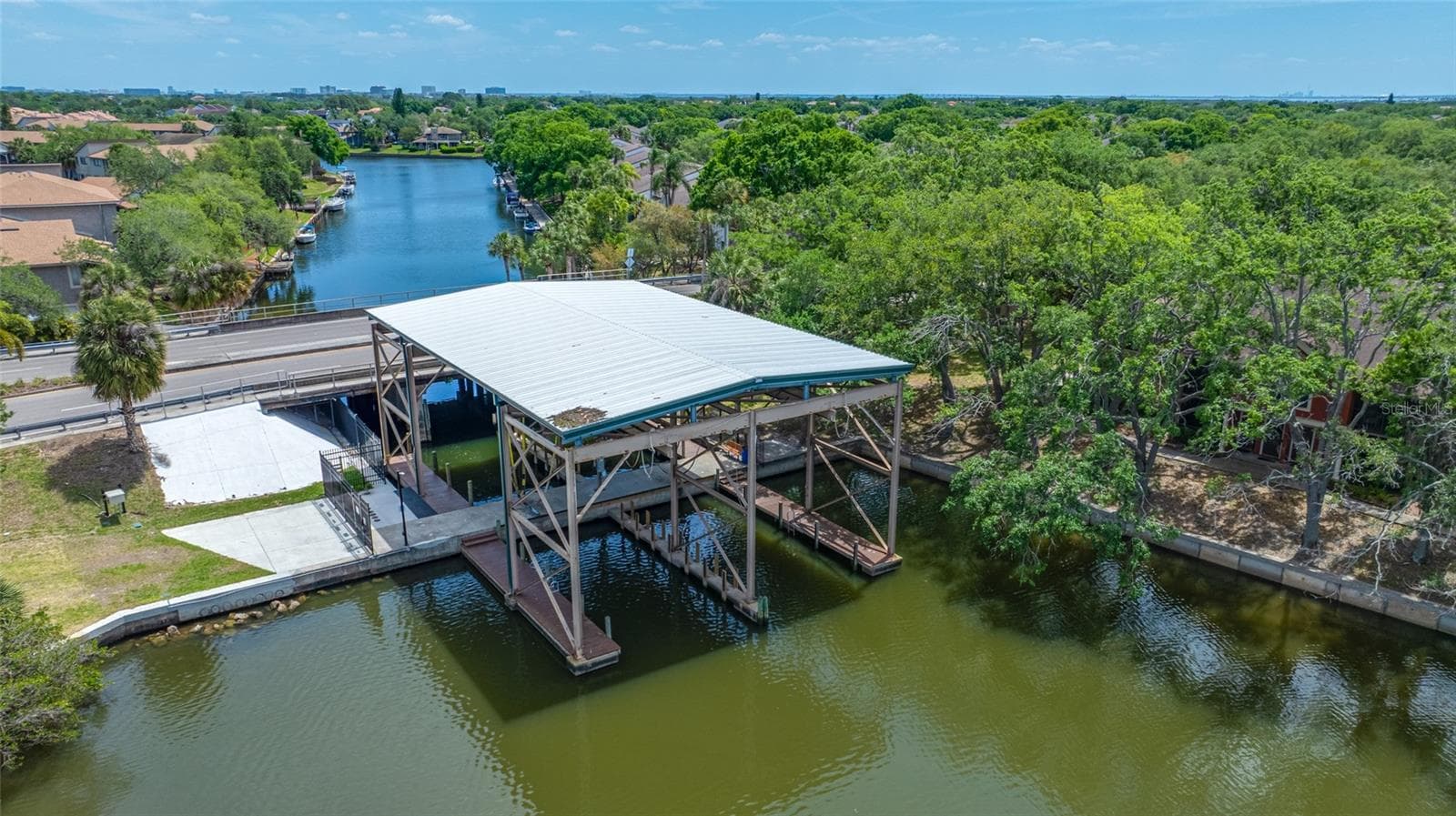 Boat Lift - 10416 SAINT TROPEZ PL, TAMPA