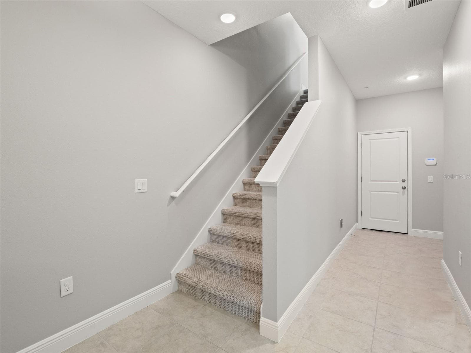 Foyer and Entry to Garage - 1128 SPOTTED SANDPIPER LOOP, WINTER SPRINGS