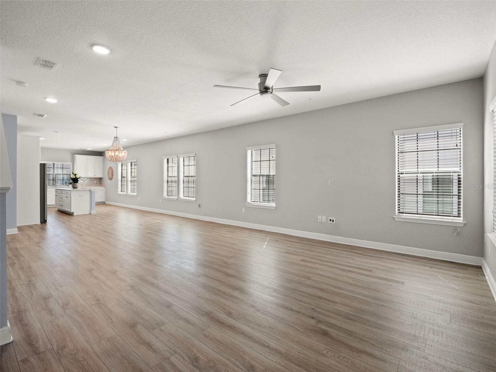 Spacious Living Space with lots of natural light - 1128 SPOTTED SANDPIPER LOOP, WINTER SPRINGS