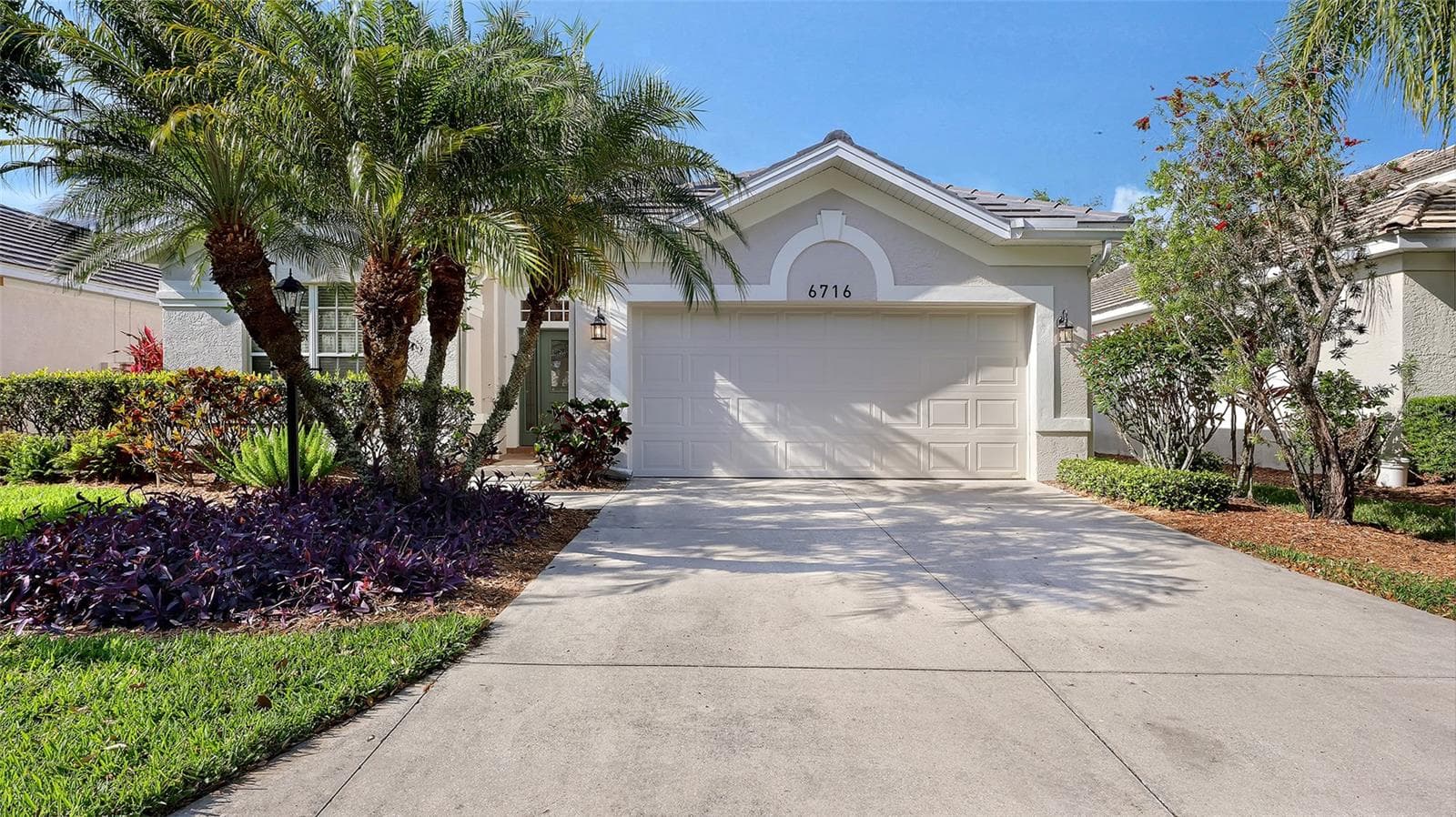 Single Family Residence at 6716 SPRING MOSS PL, LAKEWOOD RANCH, photo 2 of 53