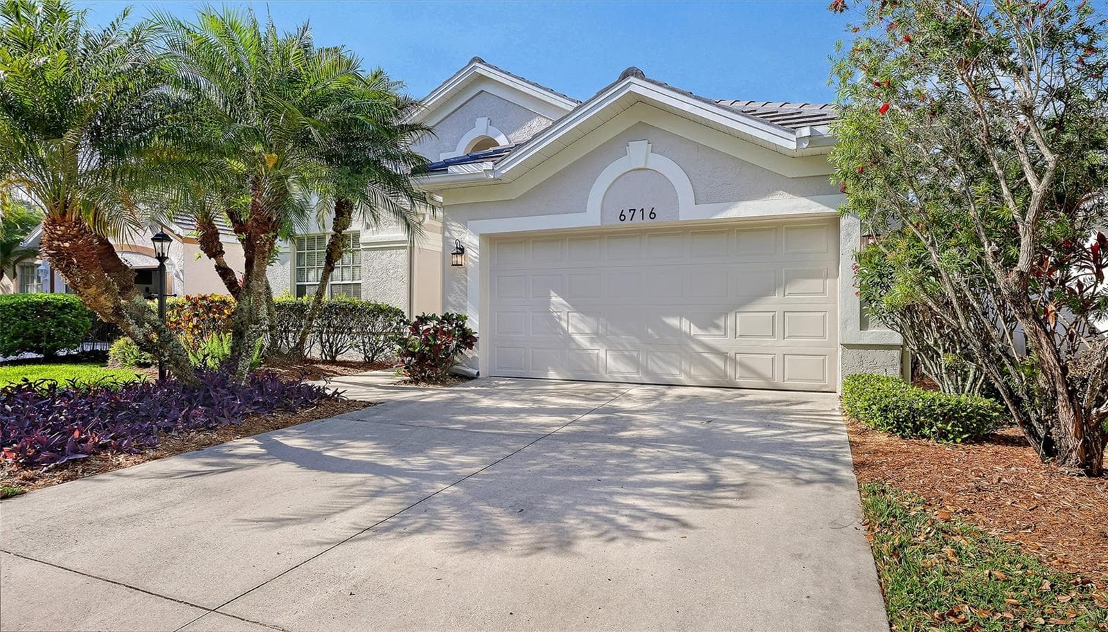 Single Family Residence at 6716 SPRING MOSS PL, LAKEWOOD RANCH, photo 3 of 53