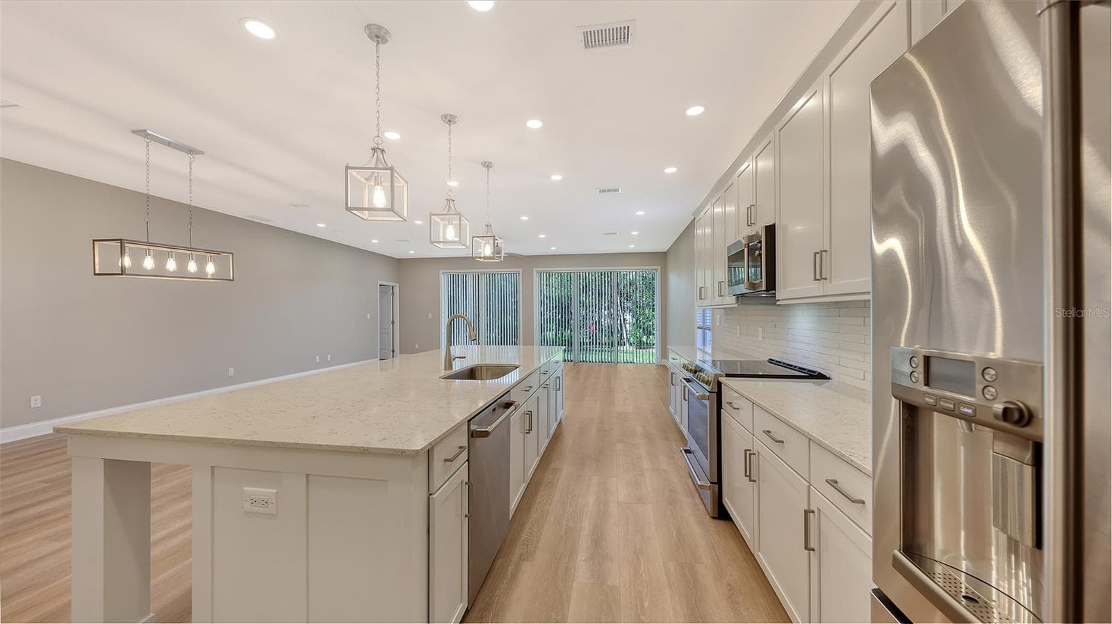 Single Family Residence at 6716 SPRING MOSS PL, LAKEWOOD RANCH, photo 10 of 53