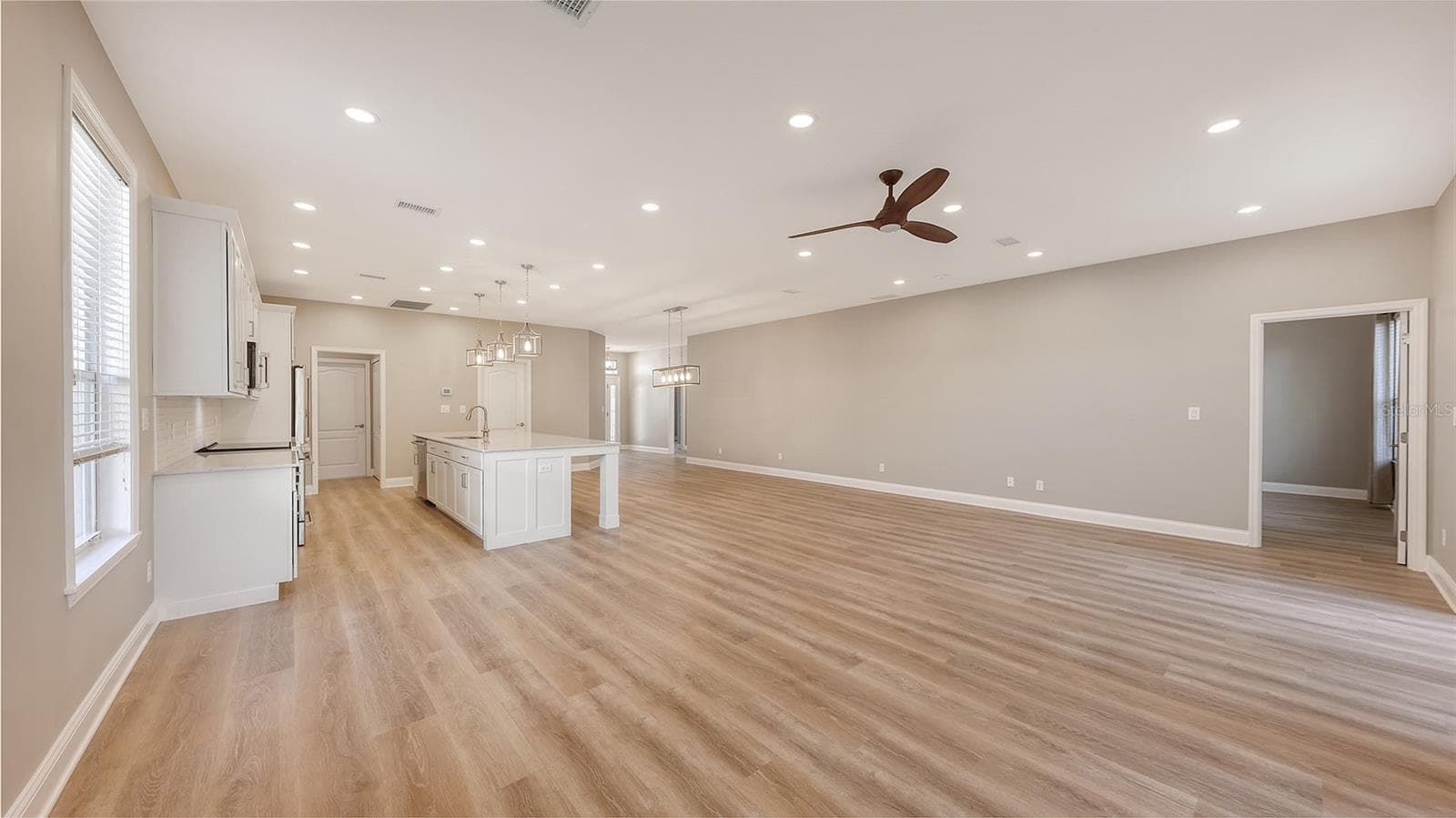 Single Family Residence at 6716 SPRING MOSS PL, LAKEWOOD RANCH, photo 15 of 53