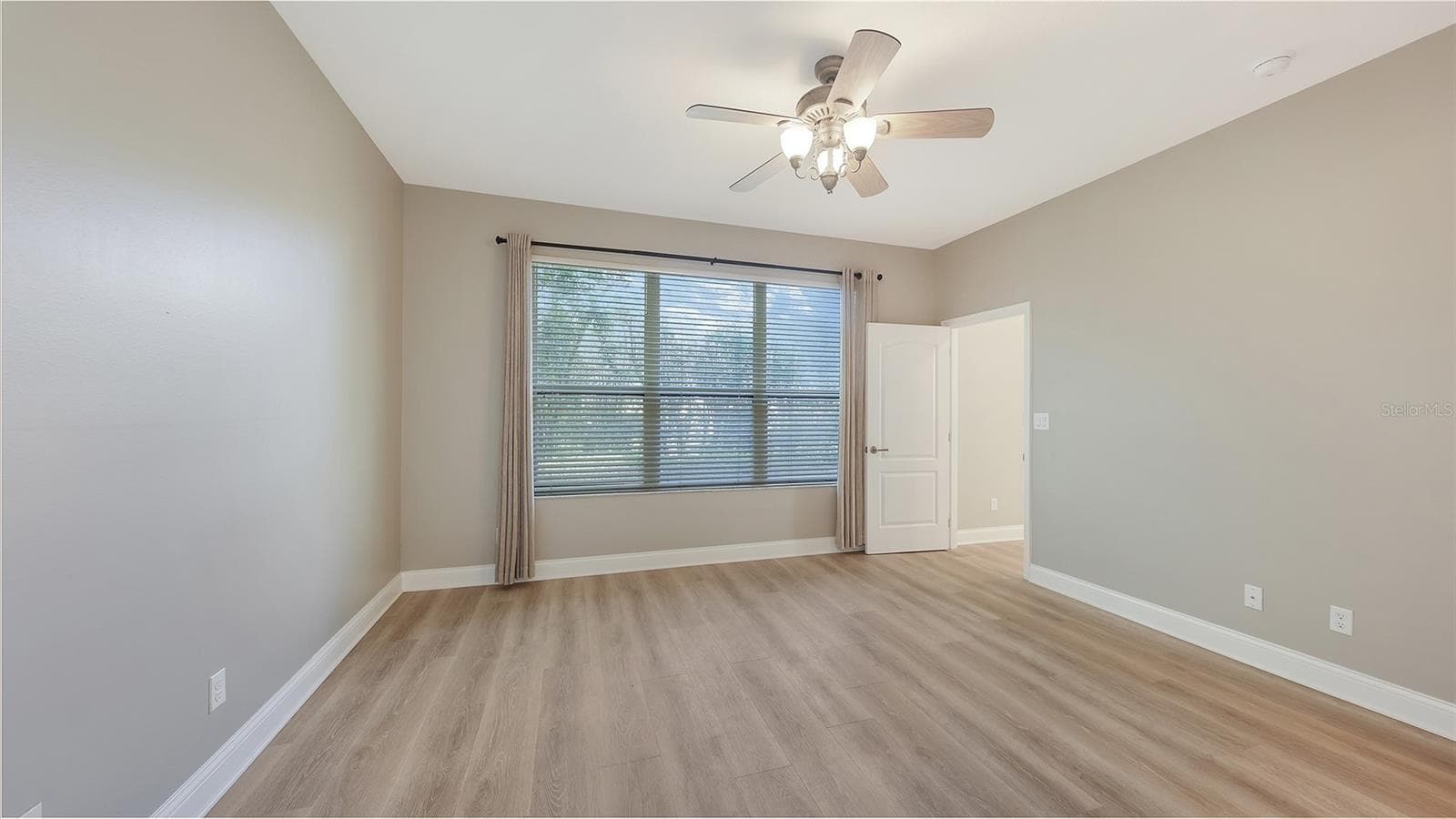 Single Family Residence at 6716 SPRING MOSS PL, LAKEWOOD RANCH, photo 17 of 53