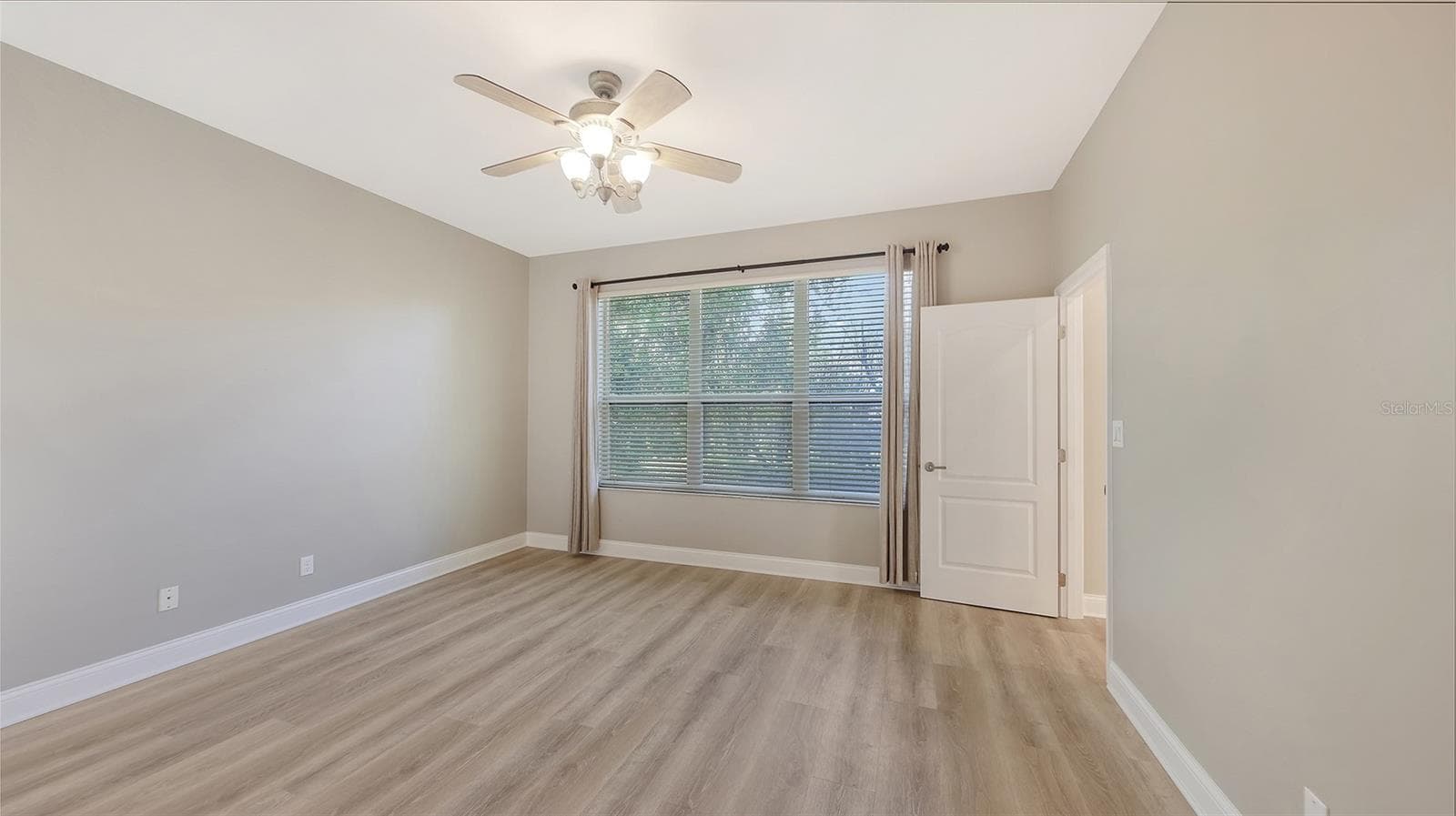Single Family Residence at 6716 SPRING MOSS PL, LAKEWOOD RANCH, photo 18 of 53