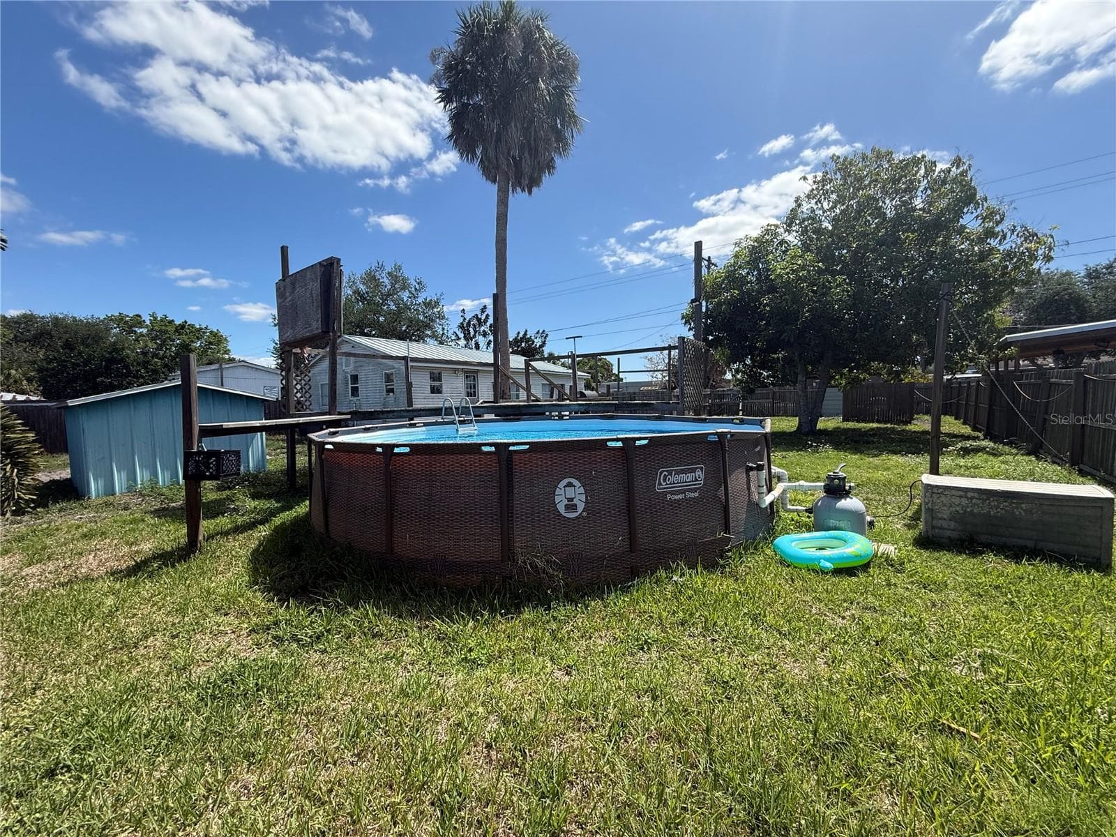 Above ground pool - 4233 OLD US HIGHWAY 41, RUSKIN