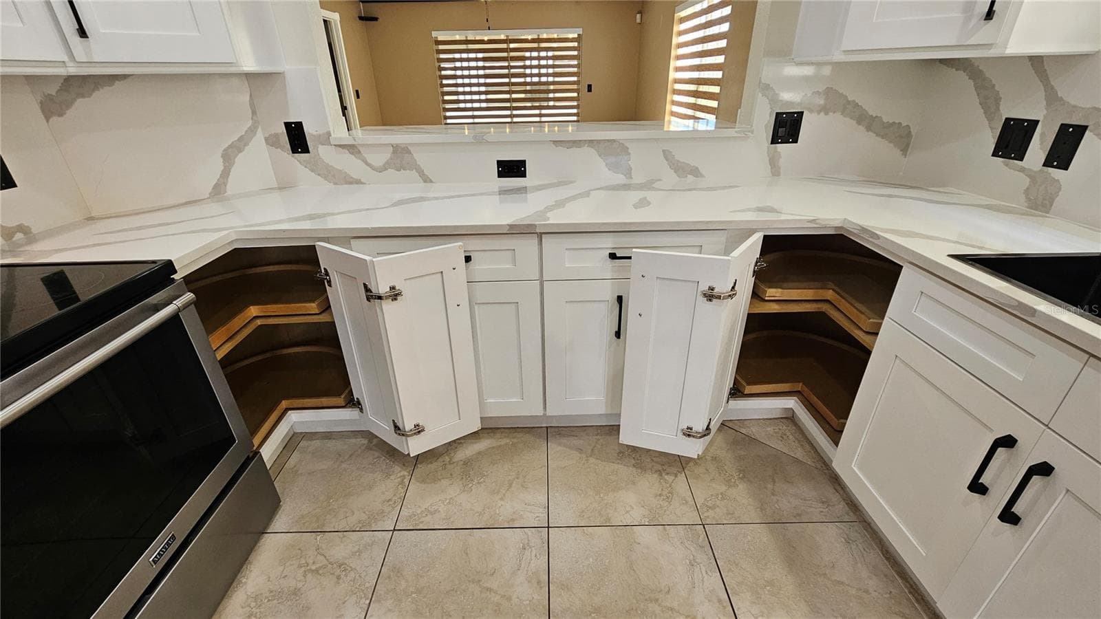 Kitchen - 6053 GENTLE BEN CIR, WESLEY CHAPEL