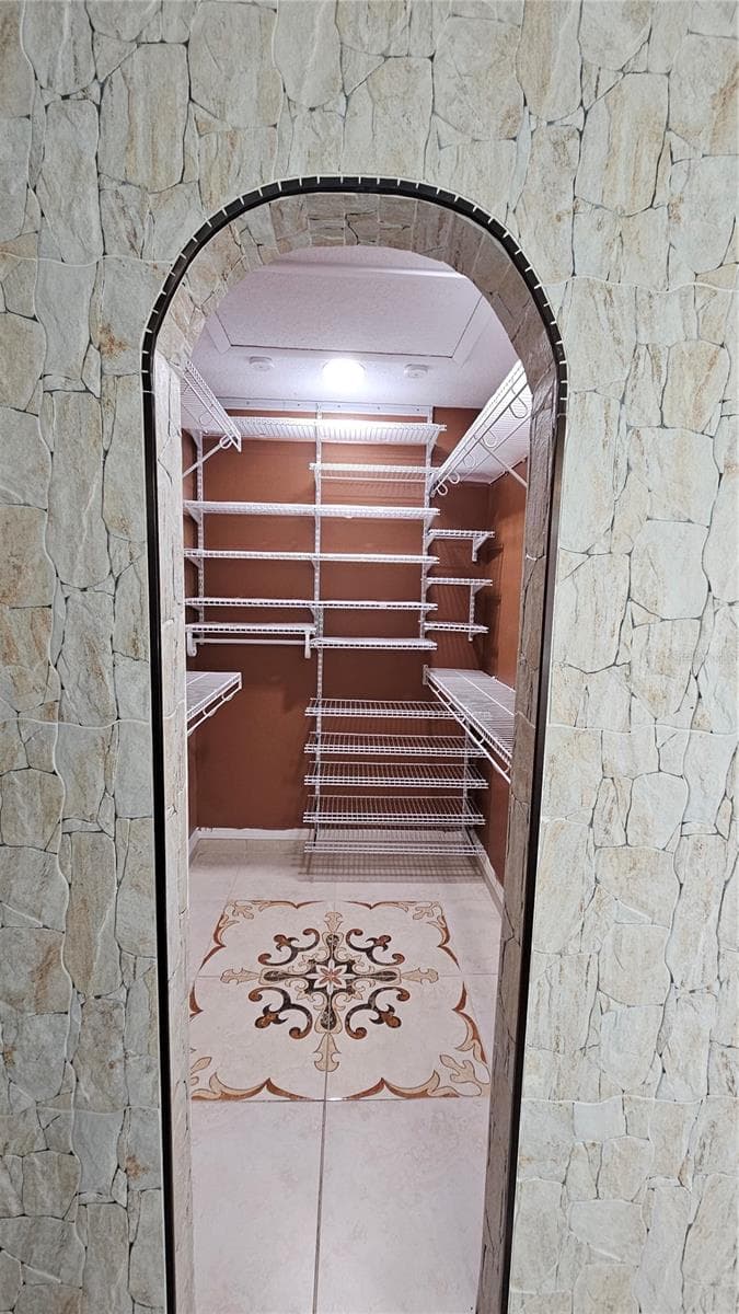 Walk-in Closet Master - 6053 GENTLE BEN CIR, WESLEY CHAPEL