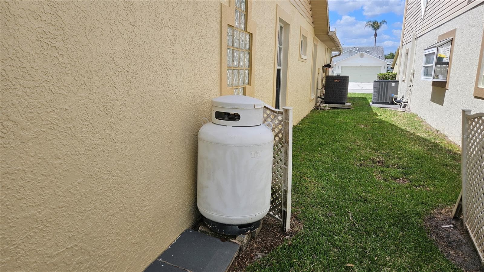 Propane Gas tank - 6053 GENTLE BEN CIR, WESLEY CHAPEL