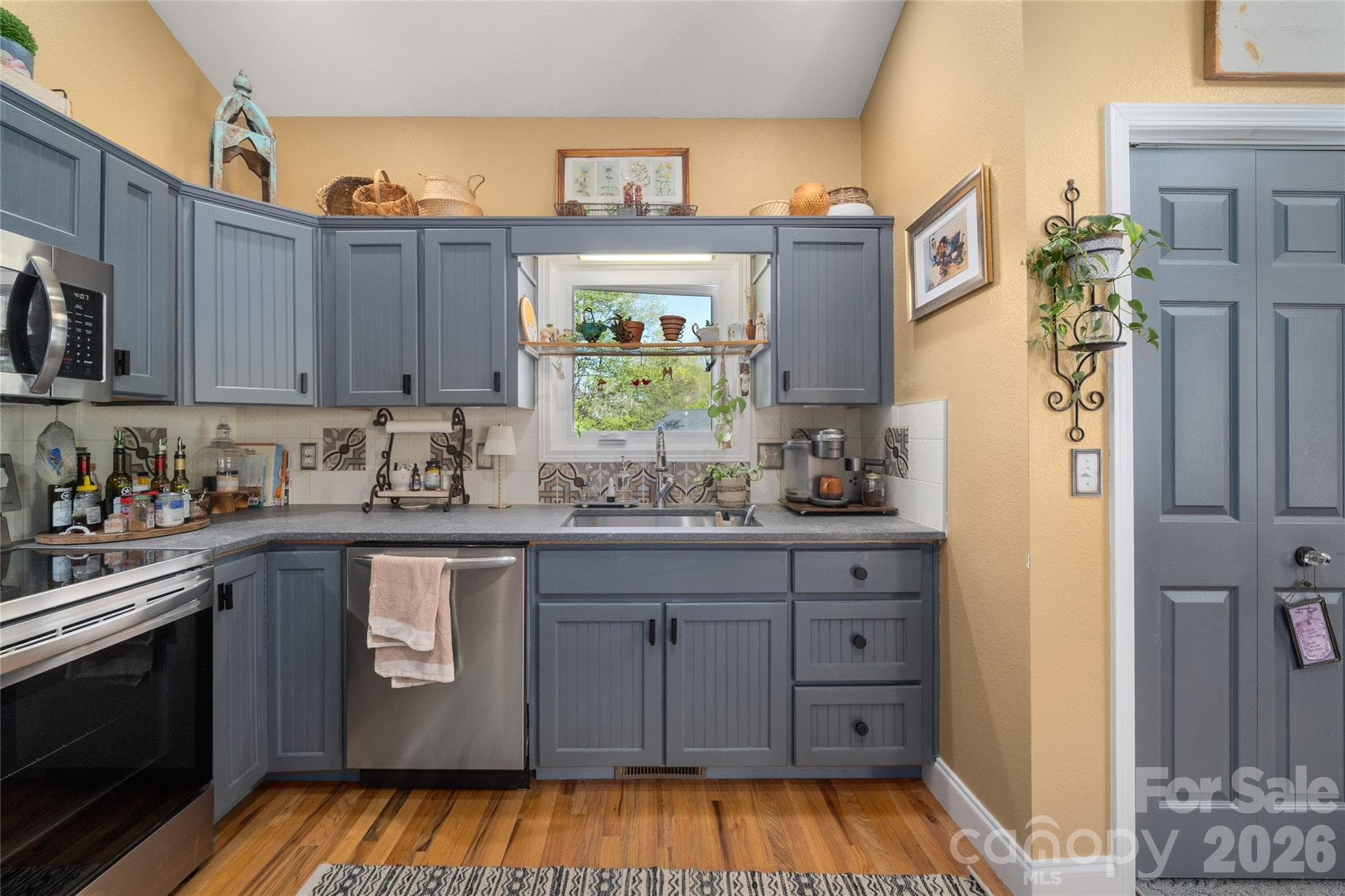 Single Family Residence at 40 Whipoorwill Way, Waynesville, photo 6 of 30