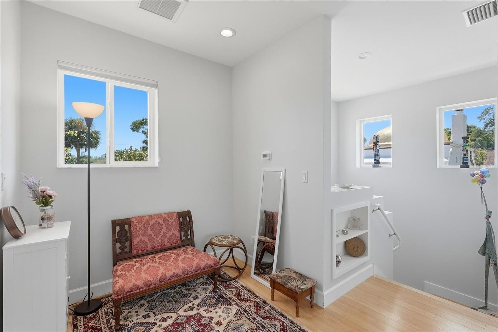 upstairs sitting area - 125 23RD AVE NE, ST PETERSBURG
