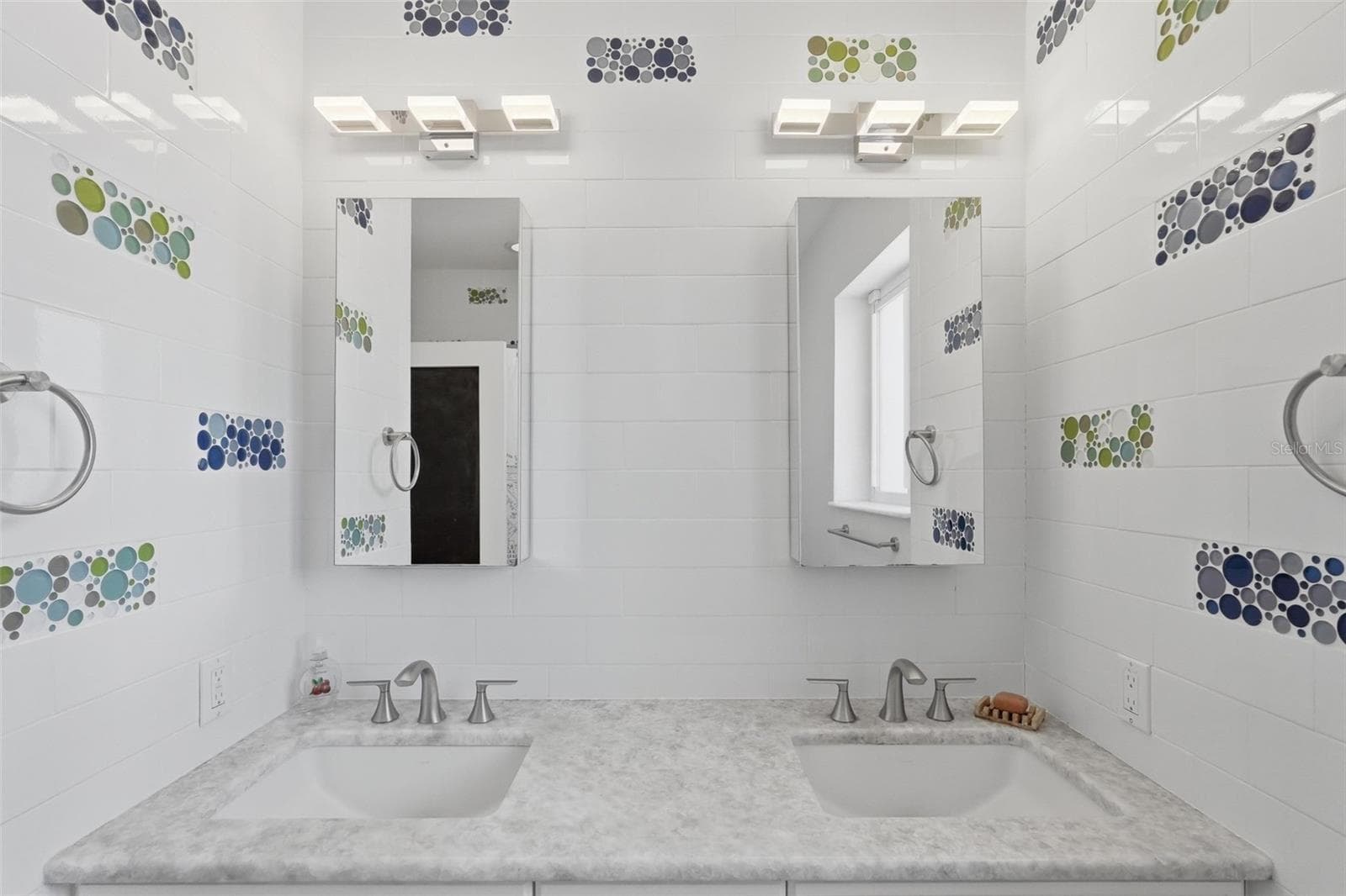 Upstairs full bathroom - 125 23RD AVE NE, ST PETERSBURG