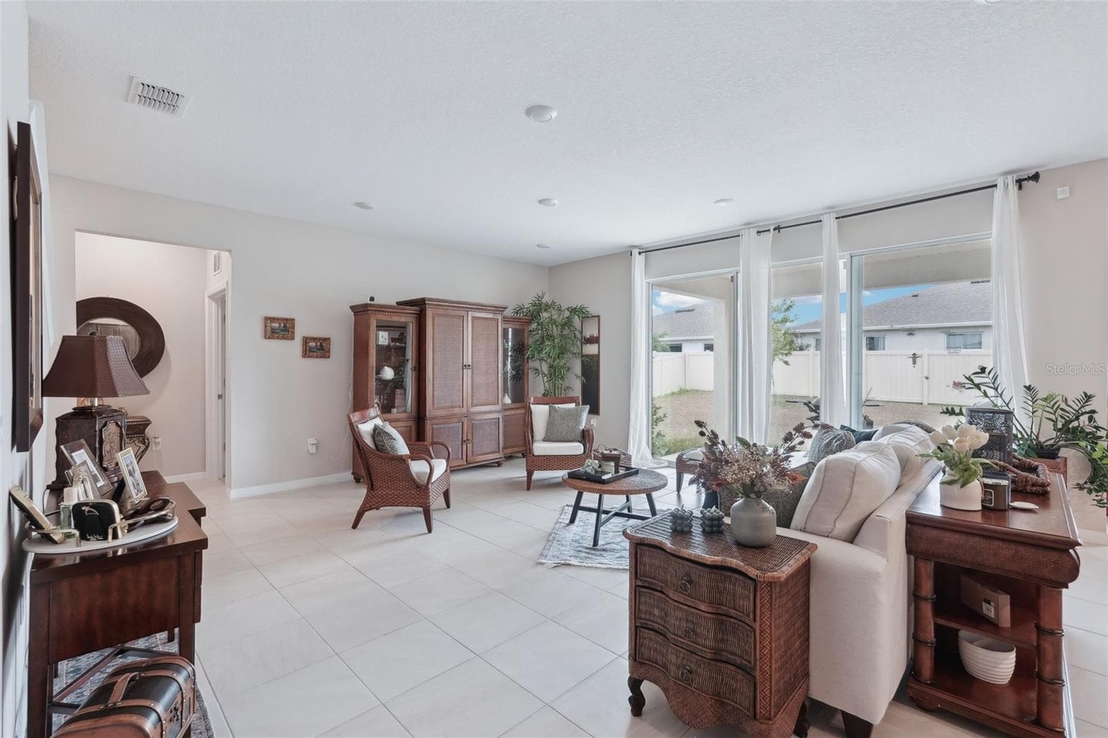 Single Family Residence at 13055 WILLOW GROVE DR, RIVERVIEW, photo 7 of 41