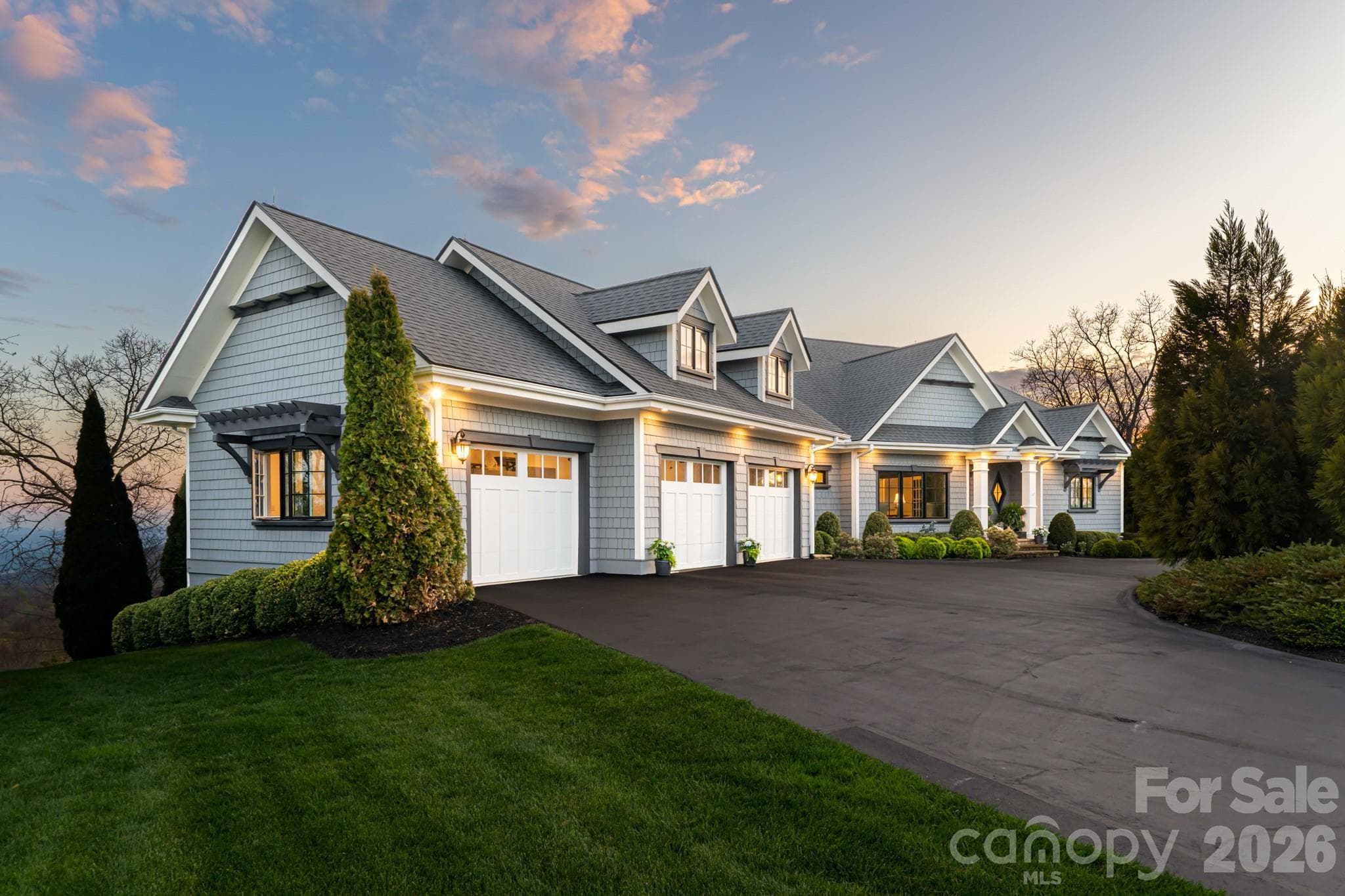 Single Family Residence at Hendersonville, photo 2 of 47