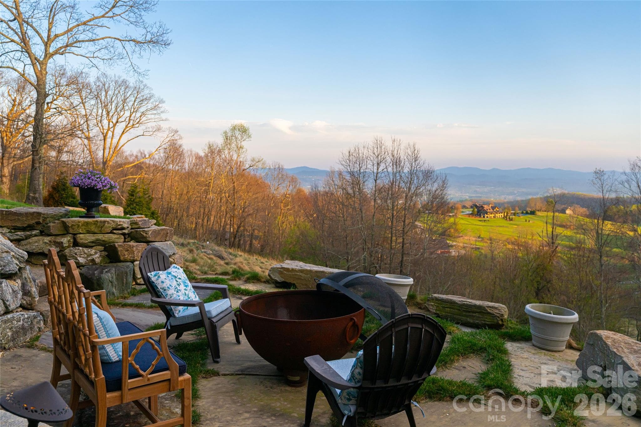 Single Family Residence at 89 N Snow Ridge Drive, Hendersonville, photo 43 of 48