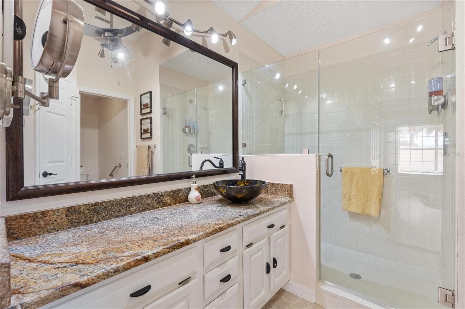 Master Bath - 1314 SANTA ROSA CT, LADY LAKE