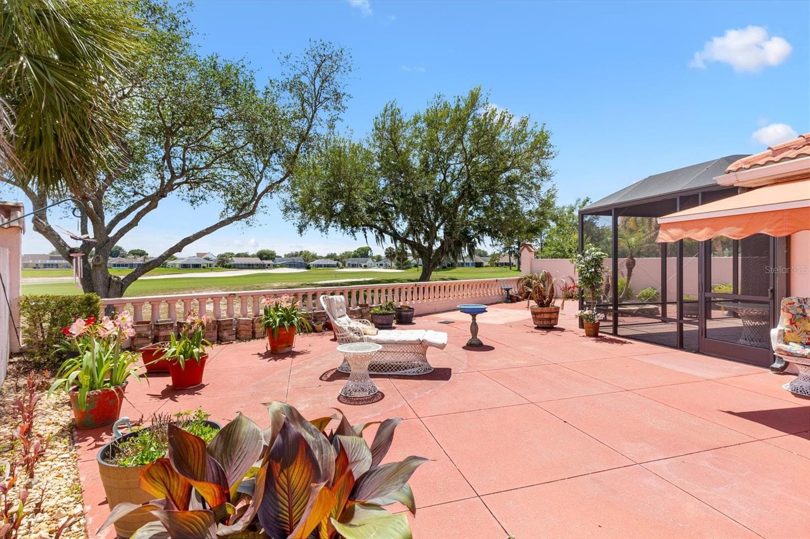Courtyard with golf Course Behind - 1314 SANTA ROSA CT, LADY LAKE