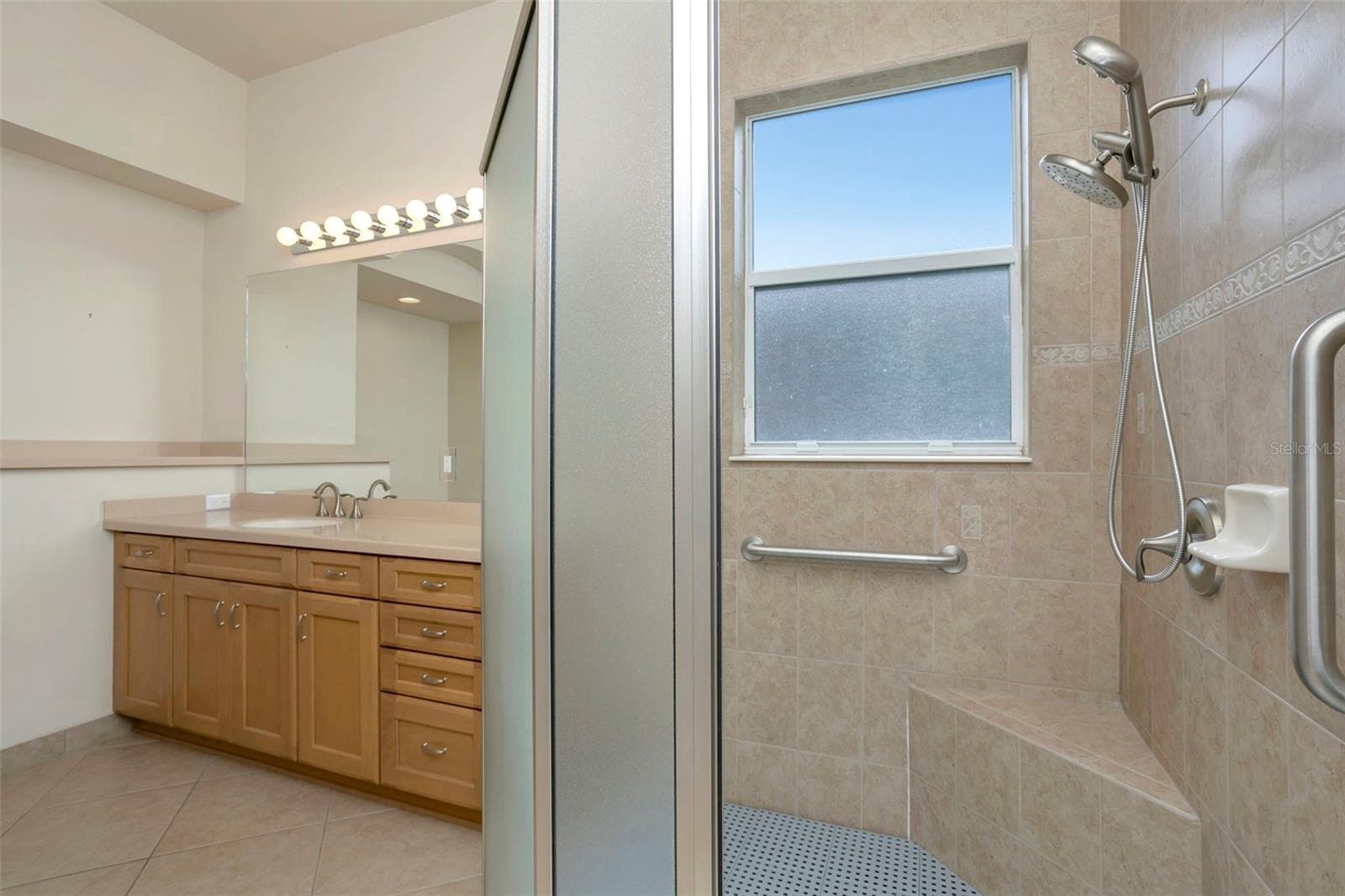 Walk in Shower - 16022 GOLDEN LAKES DR, WIMAUMA
