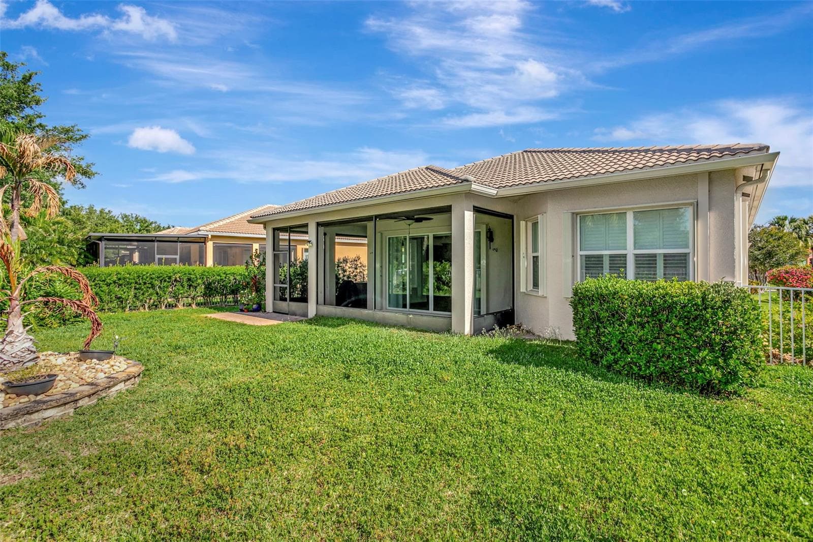 Private, fenced in backyard - 16022 GOLDEN LAKES DR, WIMAUMA