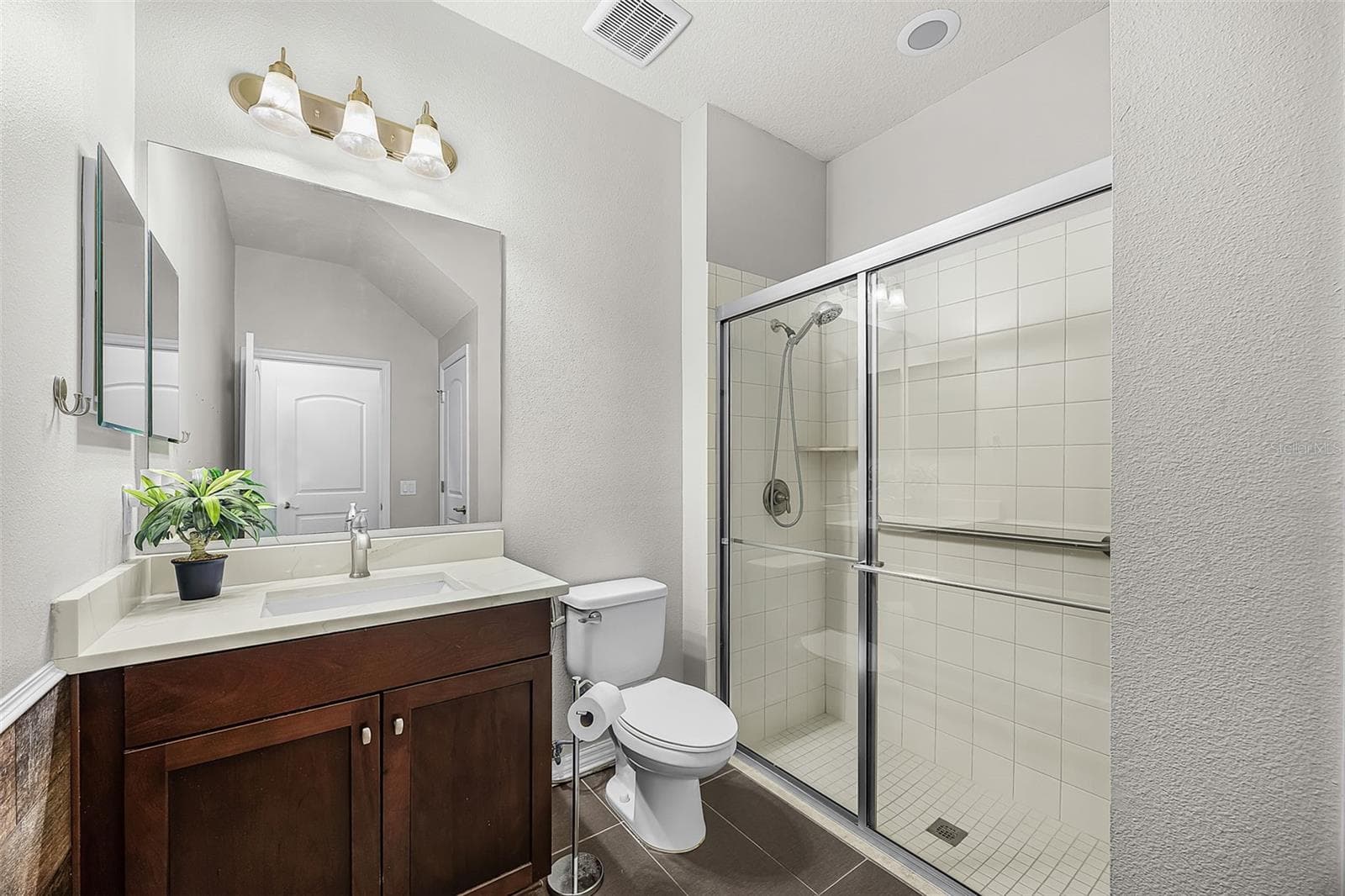 Guest Bathroom #2- Ensuite bathroom to bedroom #3 - 835 129TH ST NE, BRADENTON