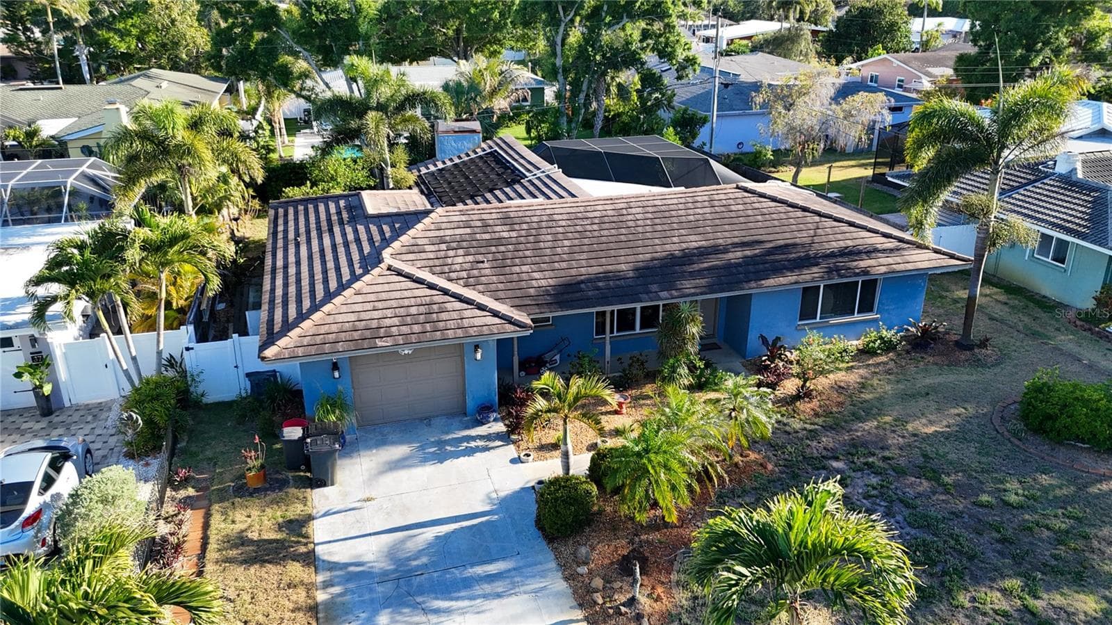 Single Family Residence at 33 SOUTHWIND DR, BELLEAIR BLUFFS, photo 4 of 50