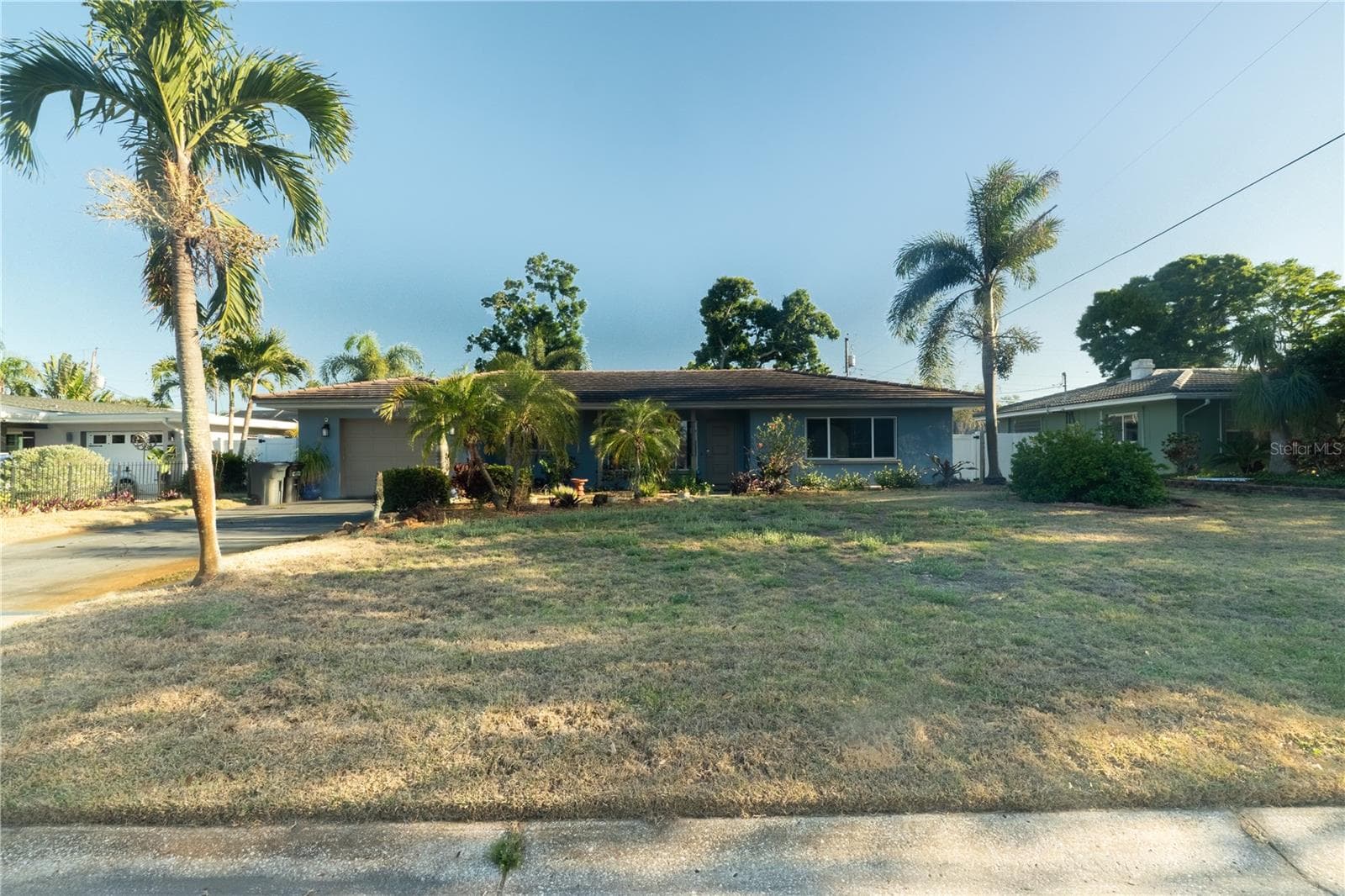 Single Family Residence at 33 SOUTHWIND DR, BELLEAIR BLUFFS, photo 3 of 50