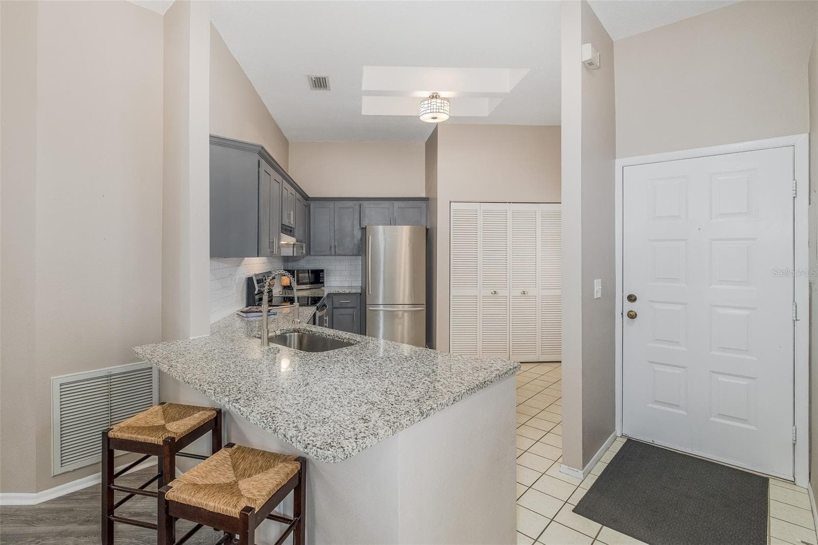 Breakfast bar - 3843 GOLDFINCH CT, PALM HARBOR