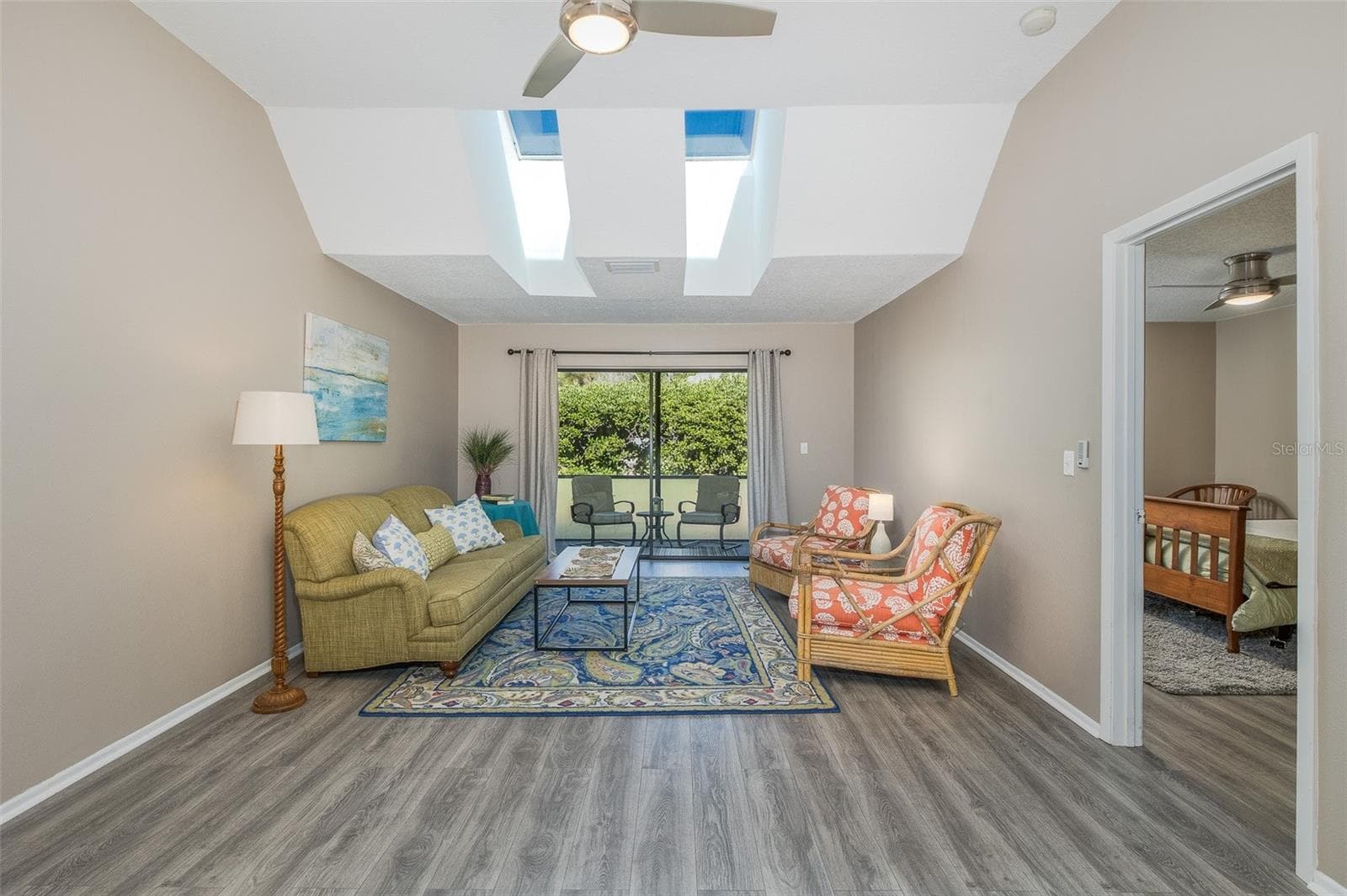 Vaulted ceiling and skylights - 3843 GOLDFINCH CT, PALM HARBOR