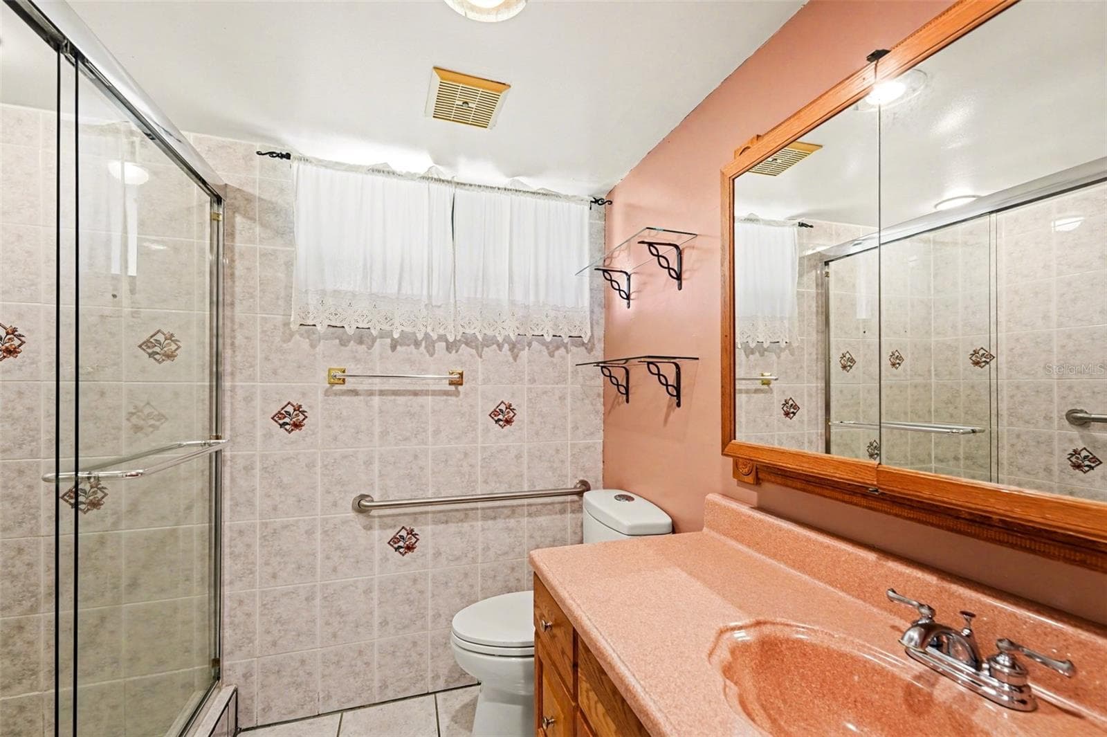 Master Bath En Suite. (Step in Shower, Natural Light) - 10755 VILLAGE CLUB CIR N #101, ST PETERSBURG