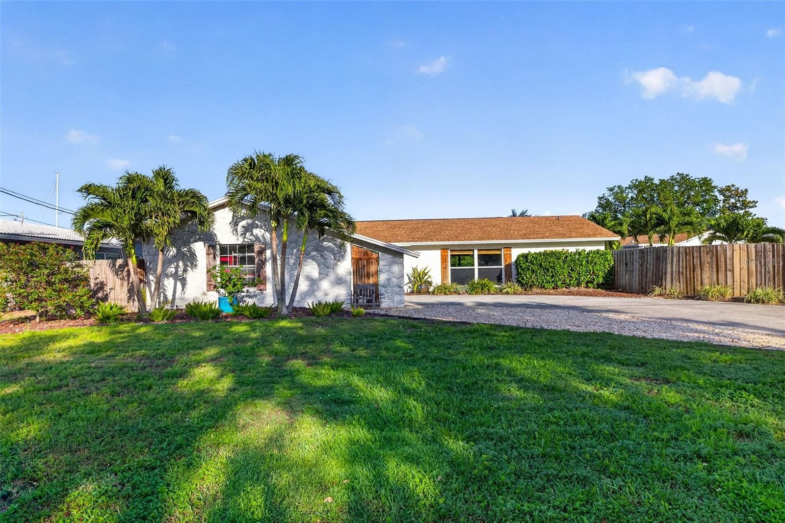 Single Family Residence at 4200 BEACH DR SE, ST PETERSBURG, photo 3 of 22