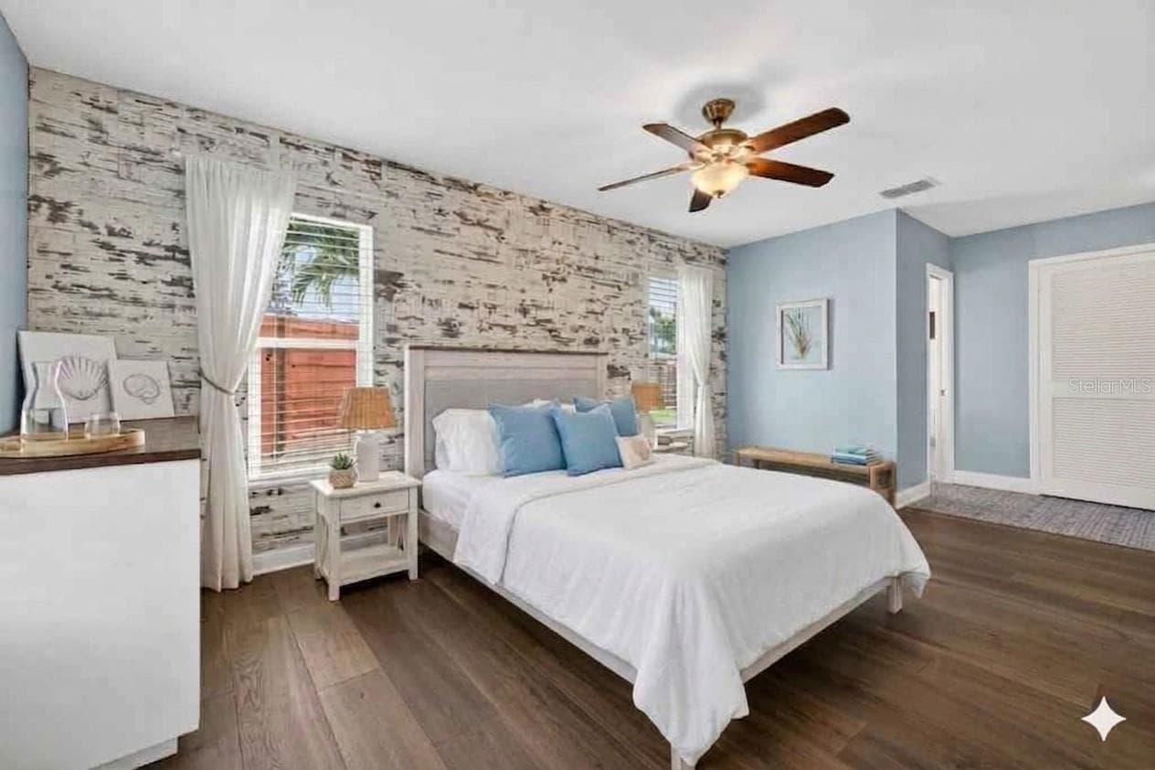 Single Family Residence at 4200 BEACH DR SE, ST PETERSBURG, photo 11 of 22