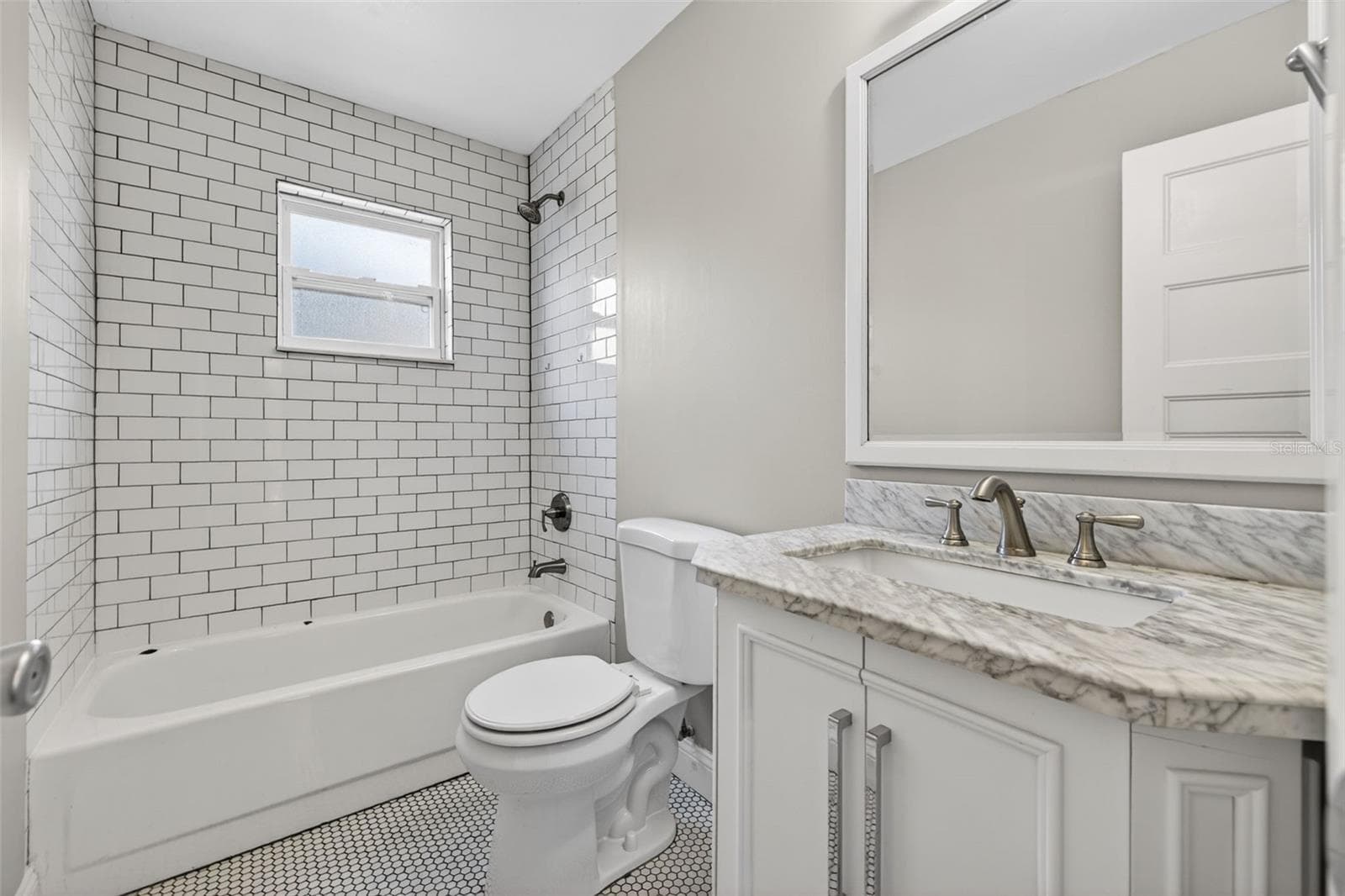 Single Family Residence at 4200 BEACH DR SE, ST PETERSBURG, photo 16 of 22