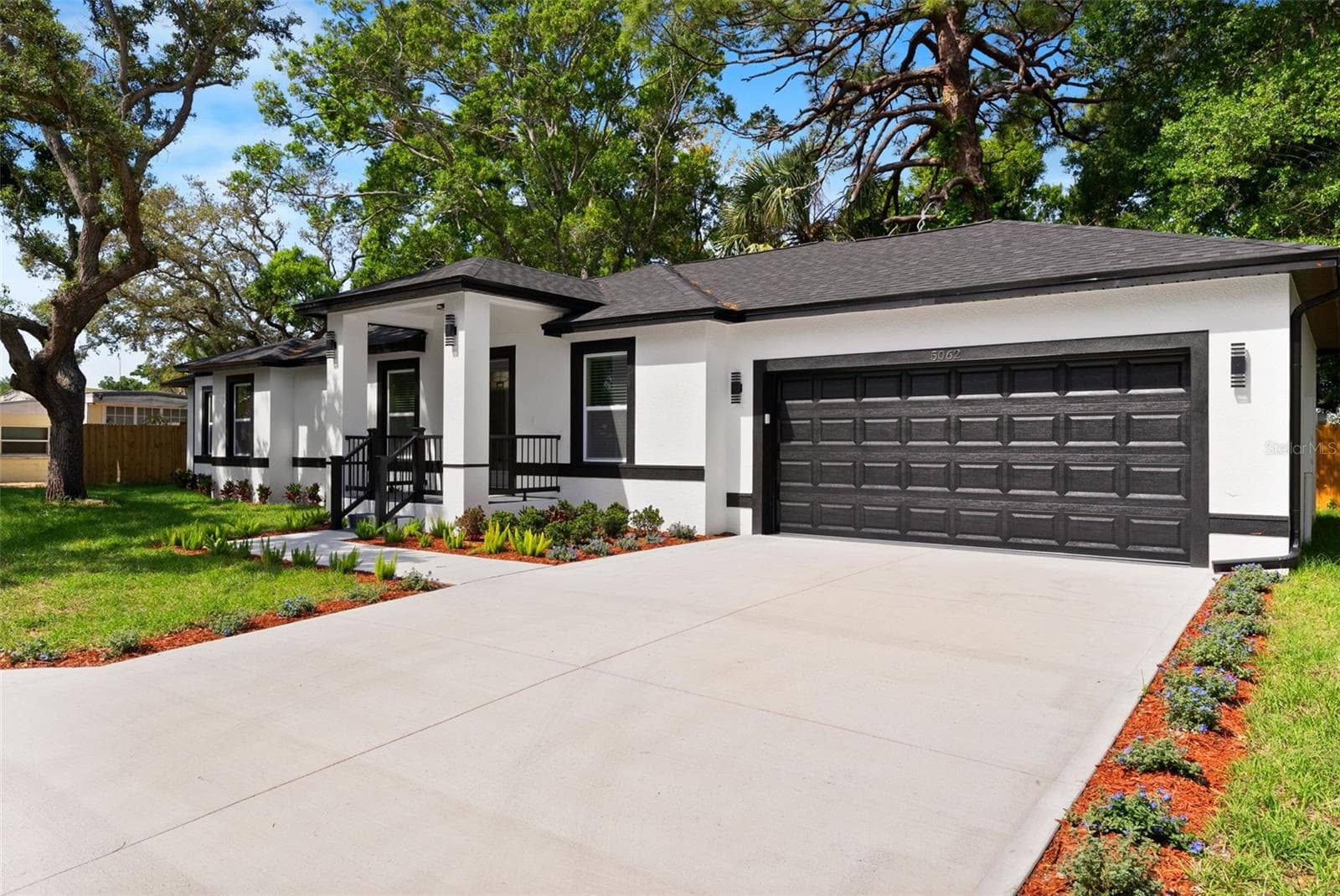 Beautiful Landscaping - 5062 80TH LN N, ST PETERSBURG