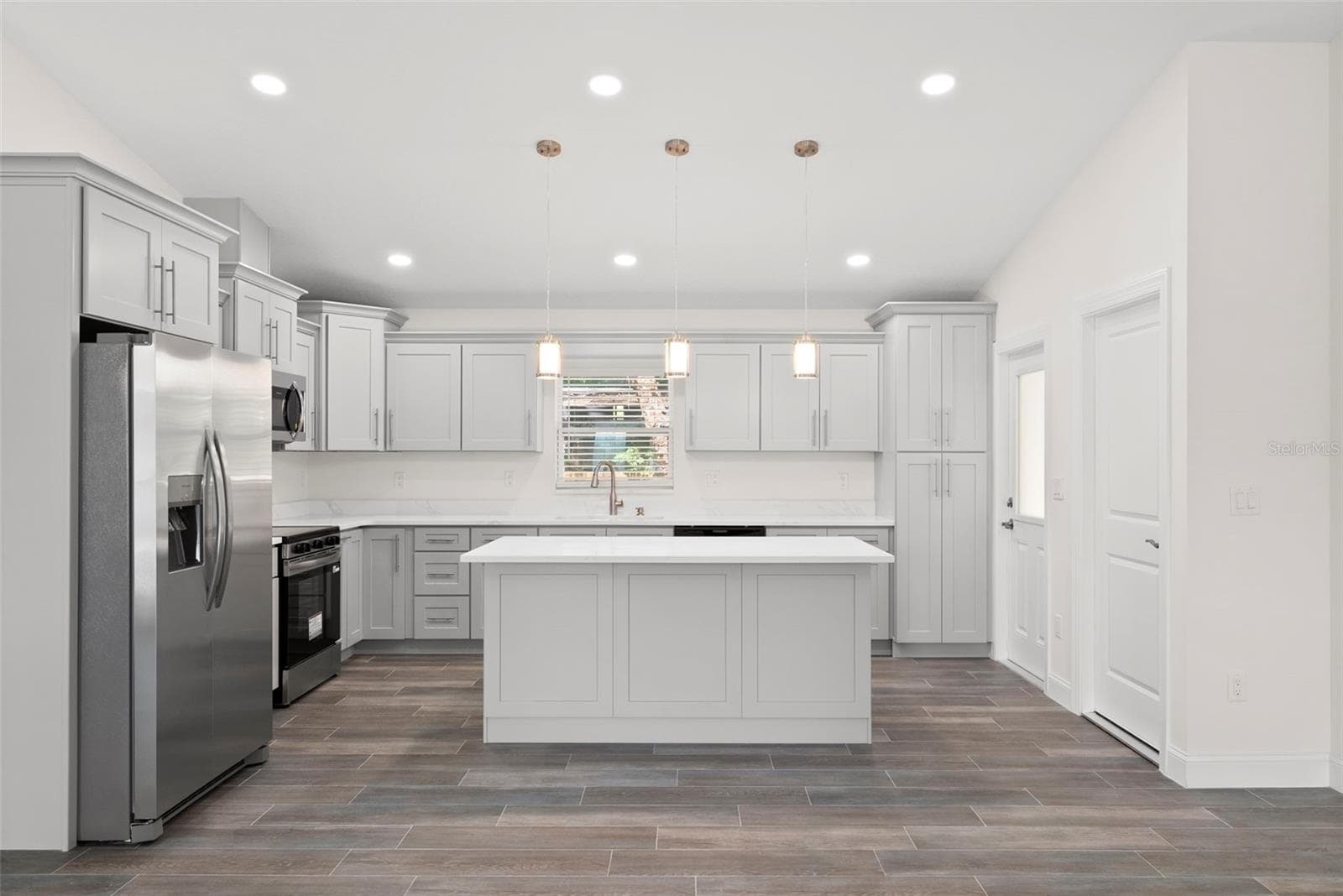 Kitchen - 5062 80TH LN N, ST PETERSBURG