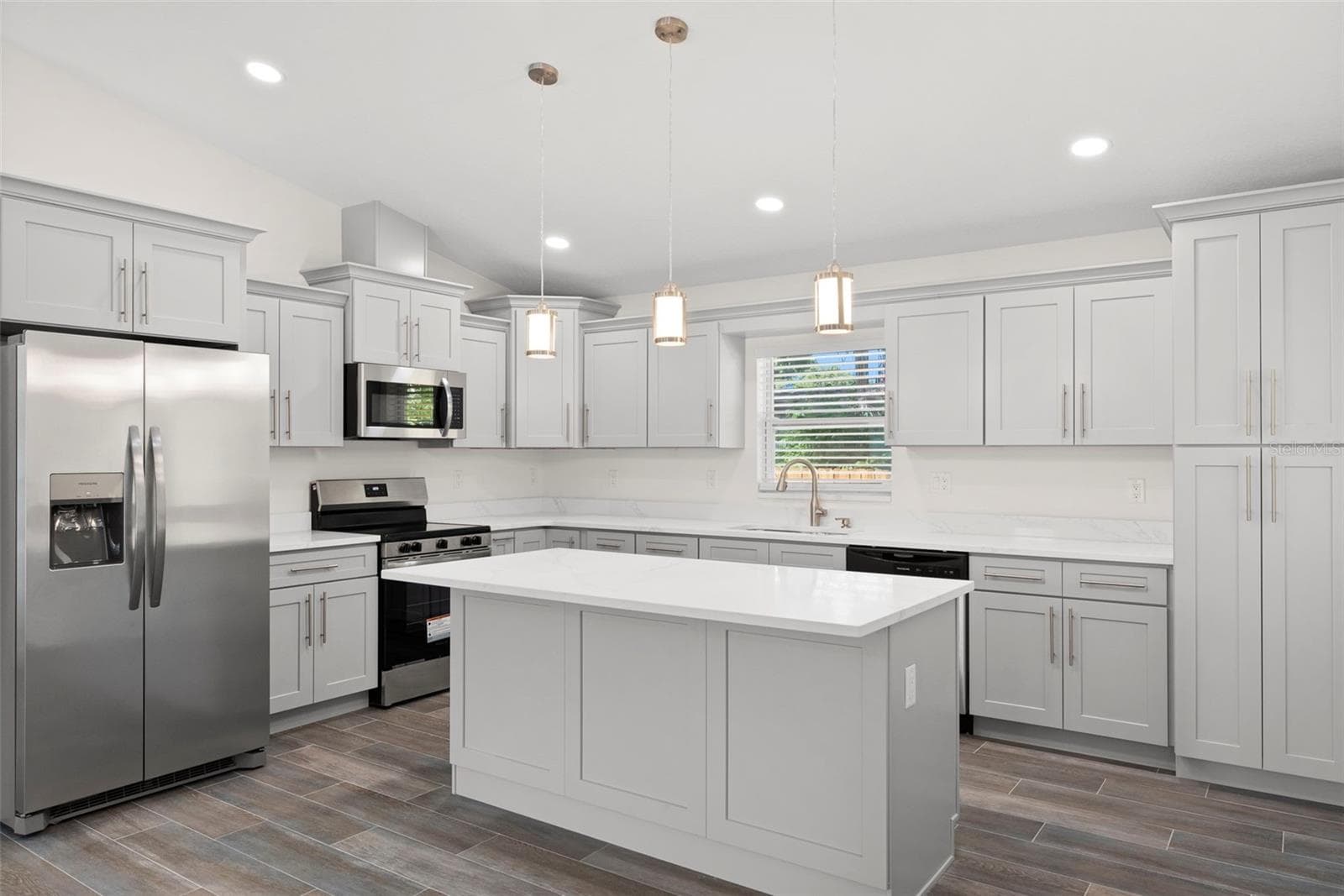 Kitchen - 5062 80TH LN N, ST PETERSBURG