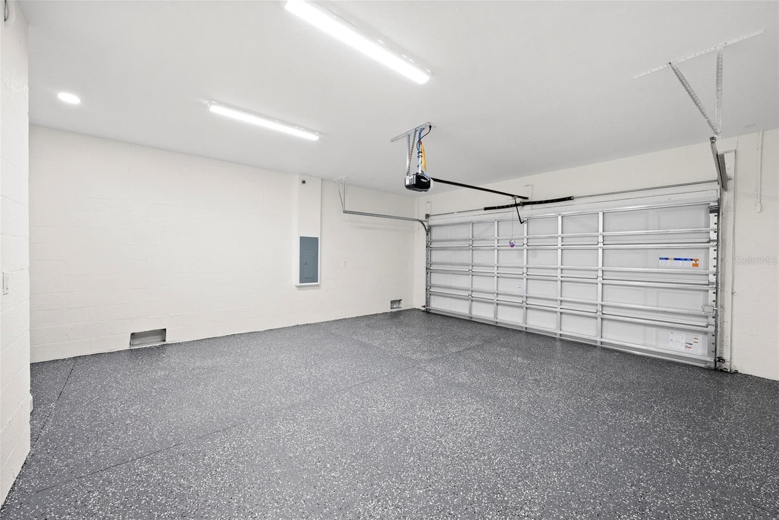 Garage with Epoxy Finished Floor - 5062 80TH LN N, ST PETERSBURG