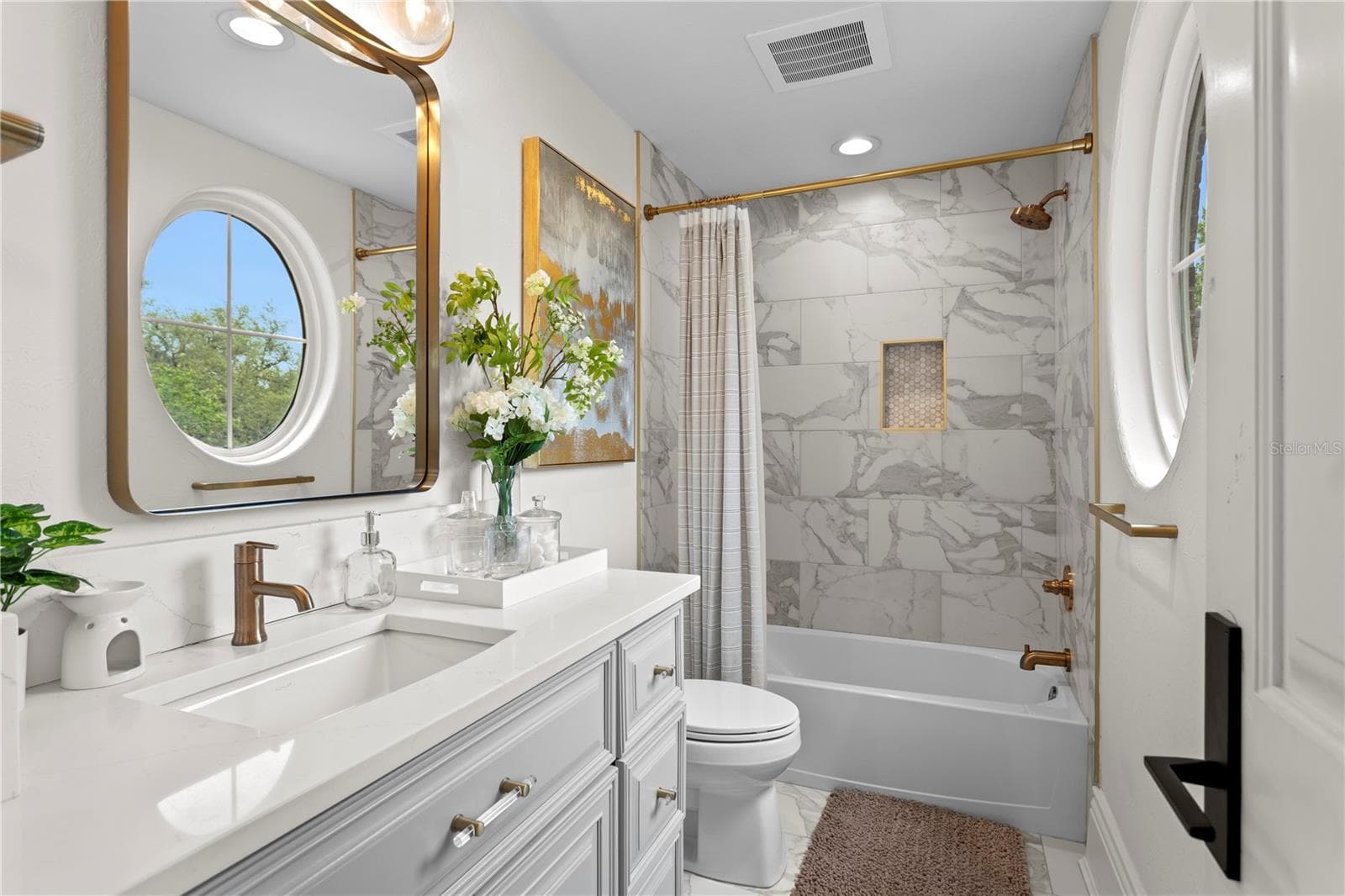 Second guest bathroom - 11410 TROTTING DOWN DR, ODESSA