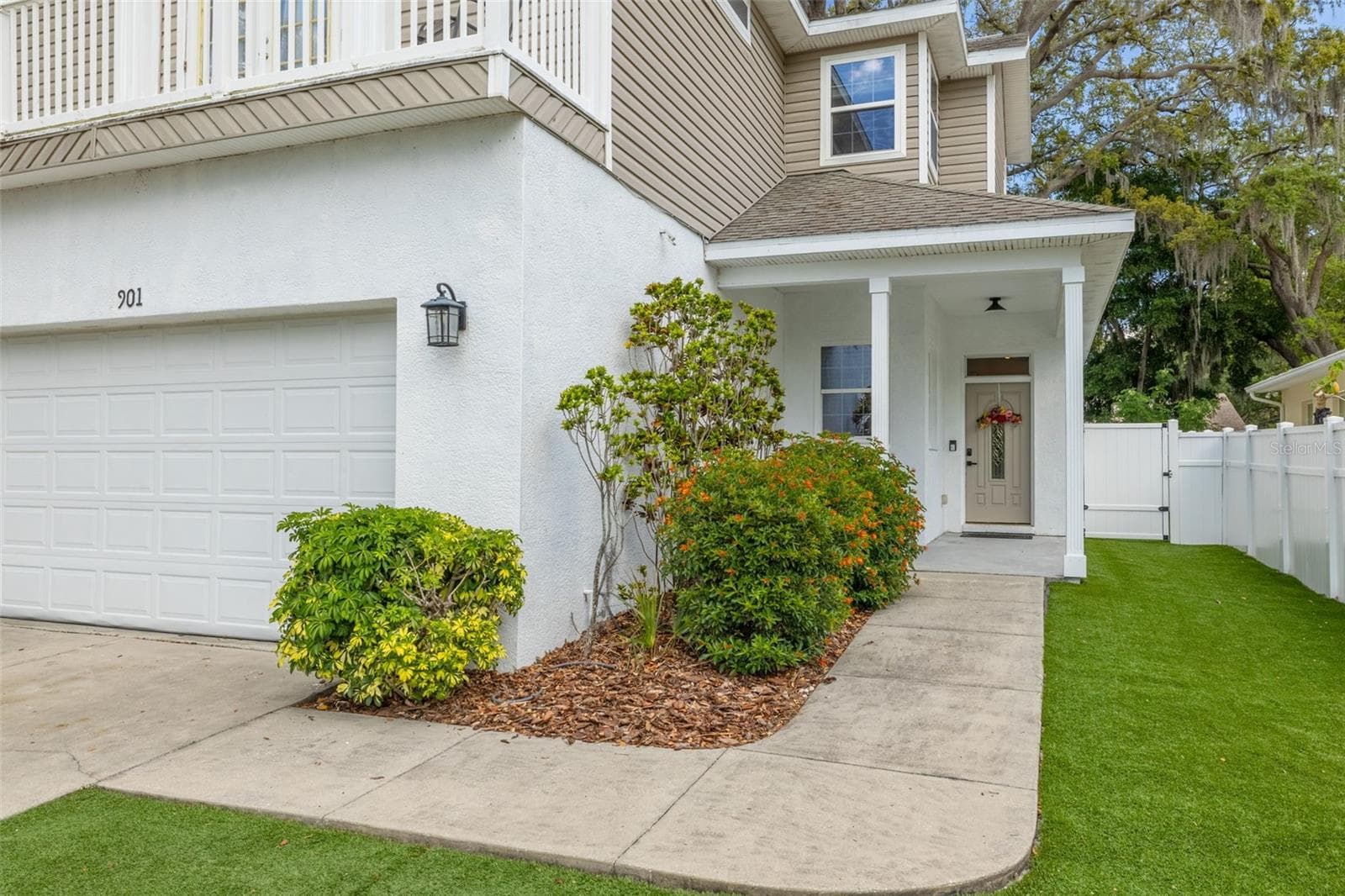 Walk way up to home - 901 VIRGINIA AVE, TARPON SPRINGS
