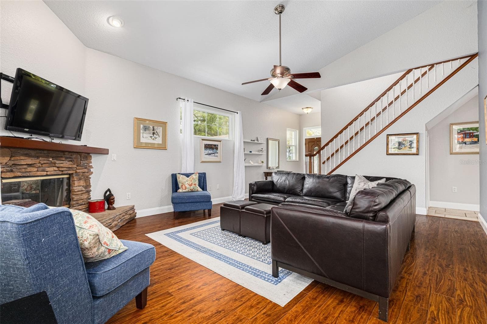 Great room with high ceilings - 901 VIRGINIA AVE, TARPON SPRINGS