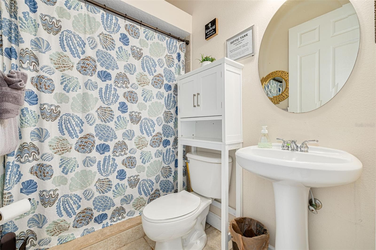 Downstairs bathroom - 901 VIRGINIA AVE, TARPON SPRINGS