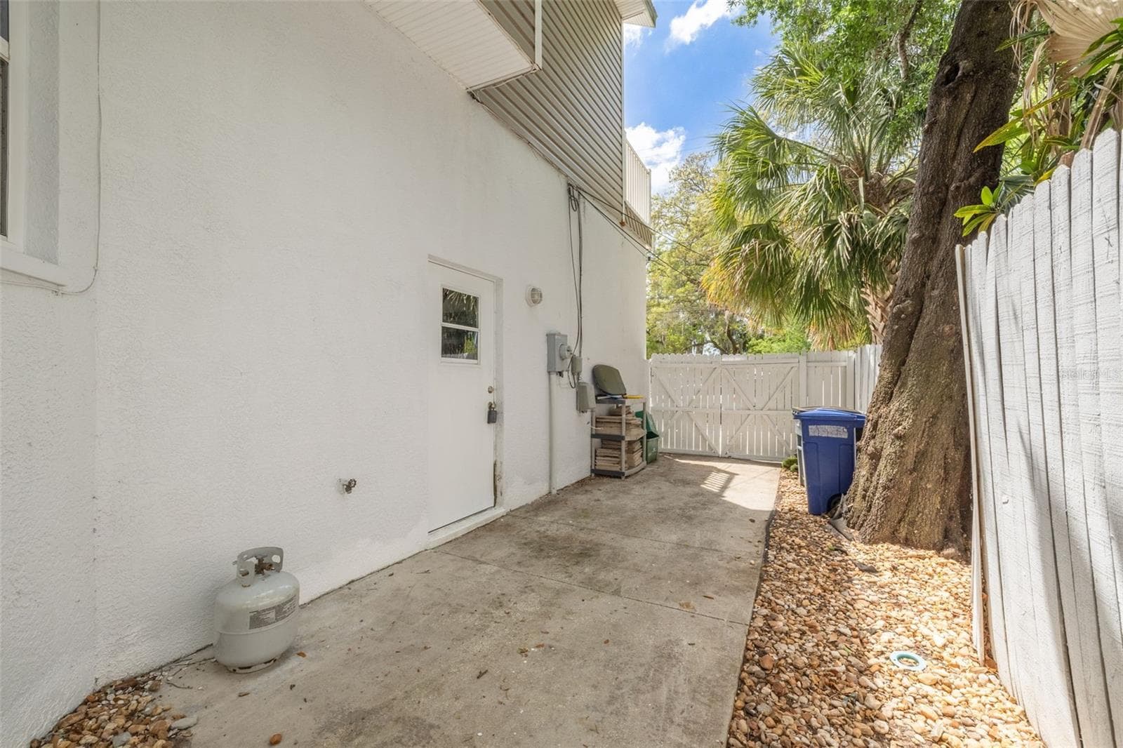 Side of home to store wave runners or kyacks - 901 VIRGINIA AVE, TARPON SPRINGS
