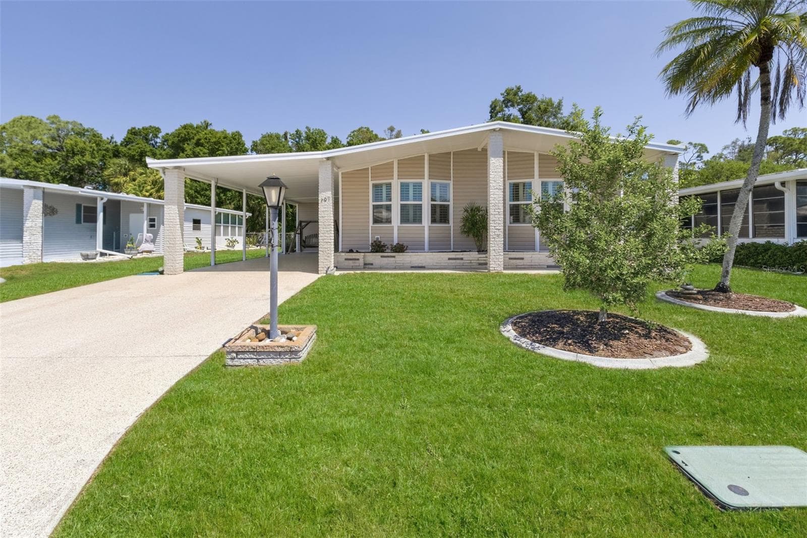 209 VISTORIA DR
