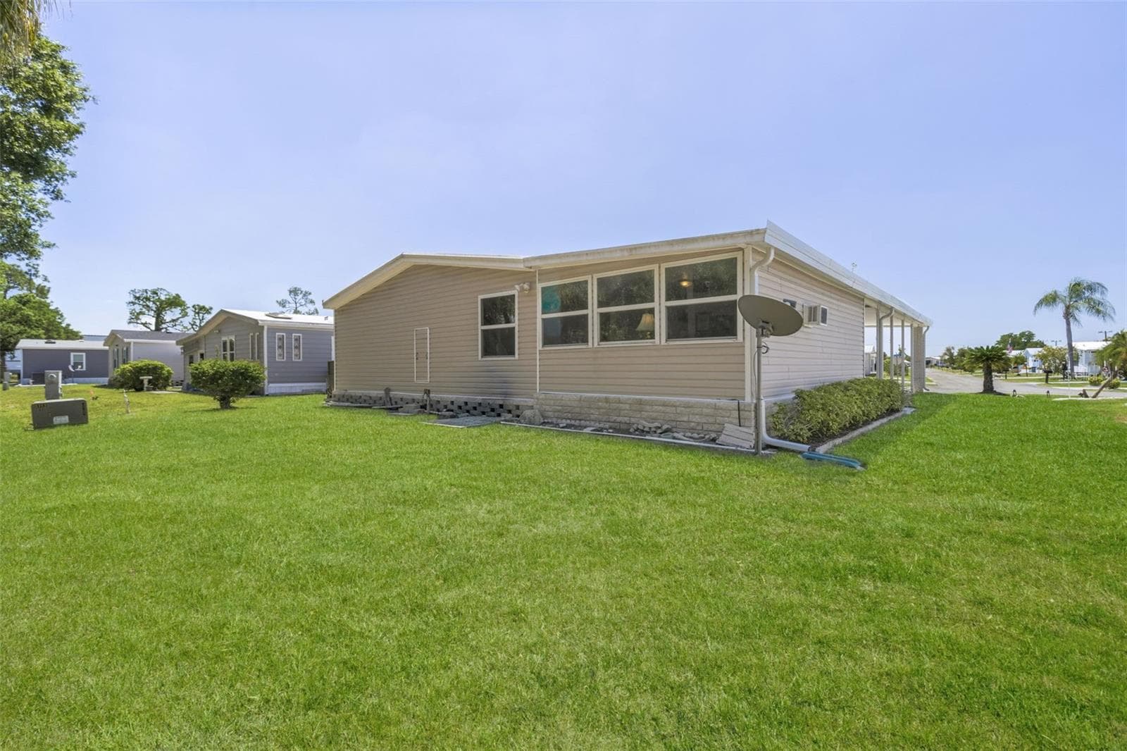 Manufactured Home at 209 VISTORIA DR, NORTH PORT, photo 32 of 37