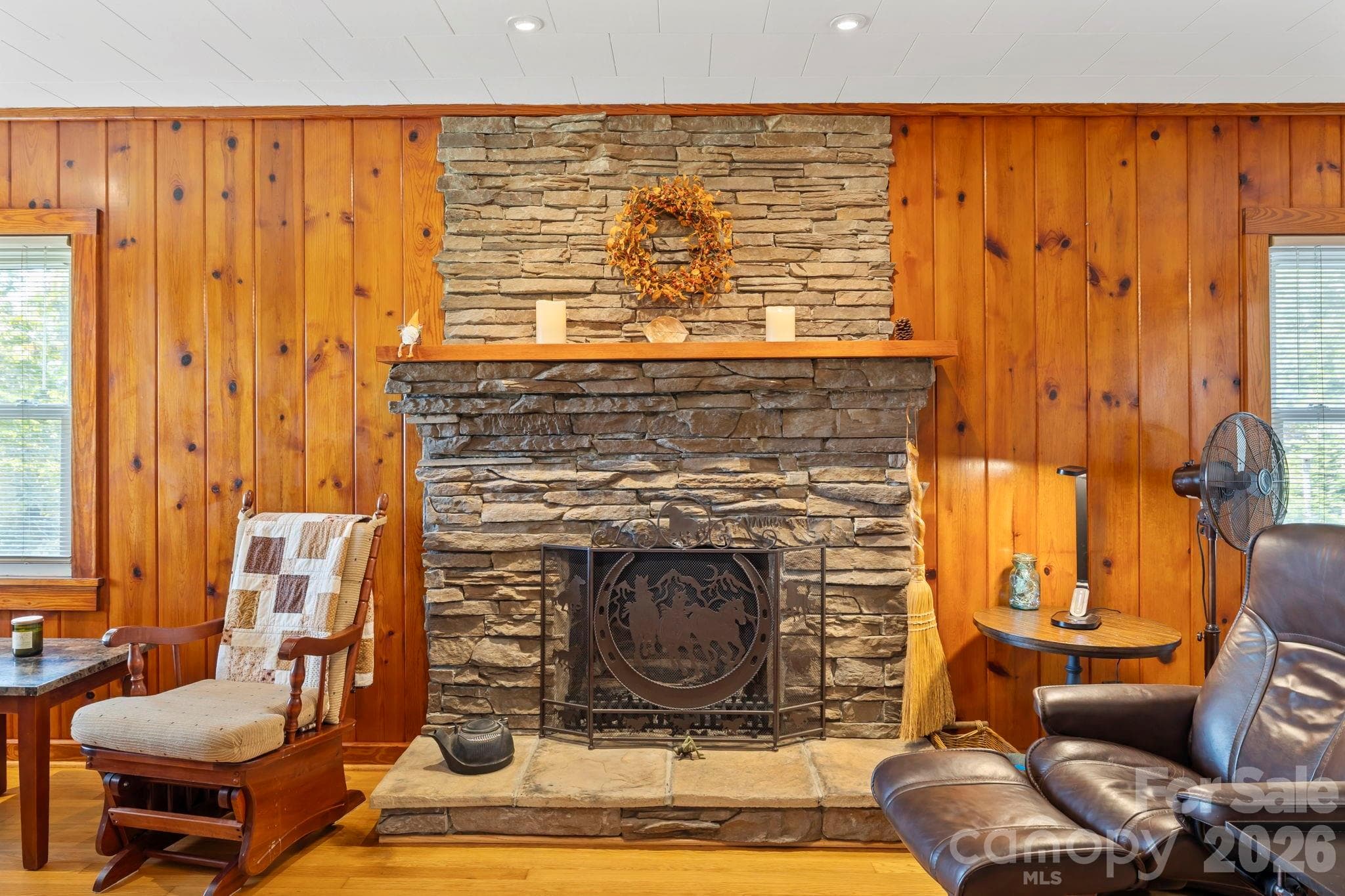 Nice gas fireplace - Brevard
