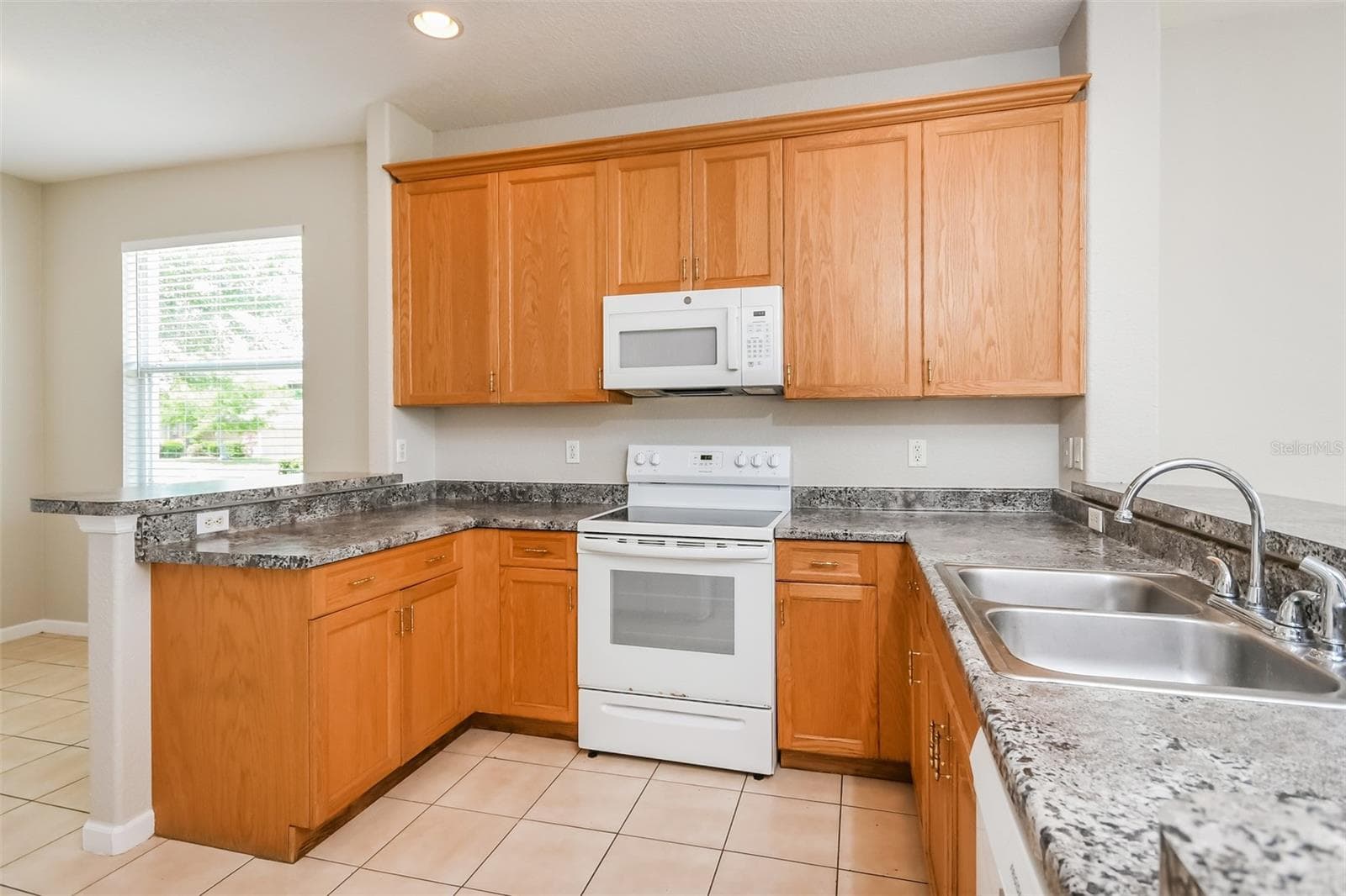 Single Family Residence at 2925 WILLOW CREEK LN, KISSIMMEE, photo 7 of 15