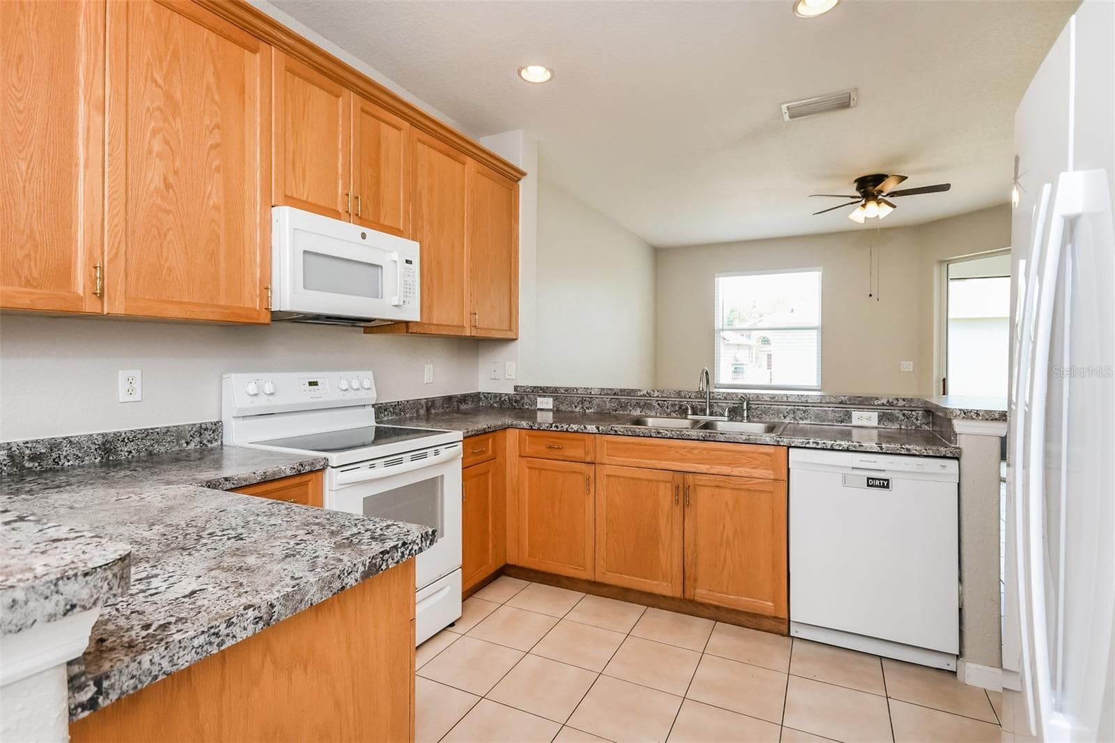 Single Family Residence at 2925 WILLOW CREEK LN, KISSIMMEE, photo 8 of 15