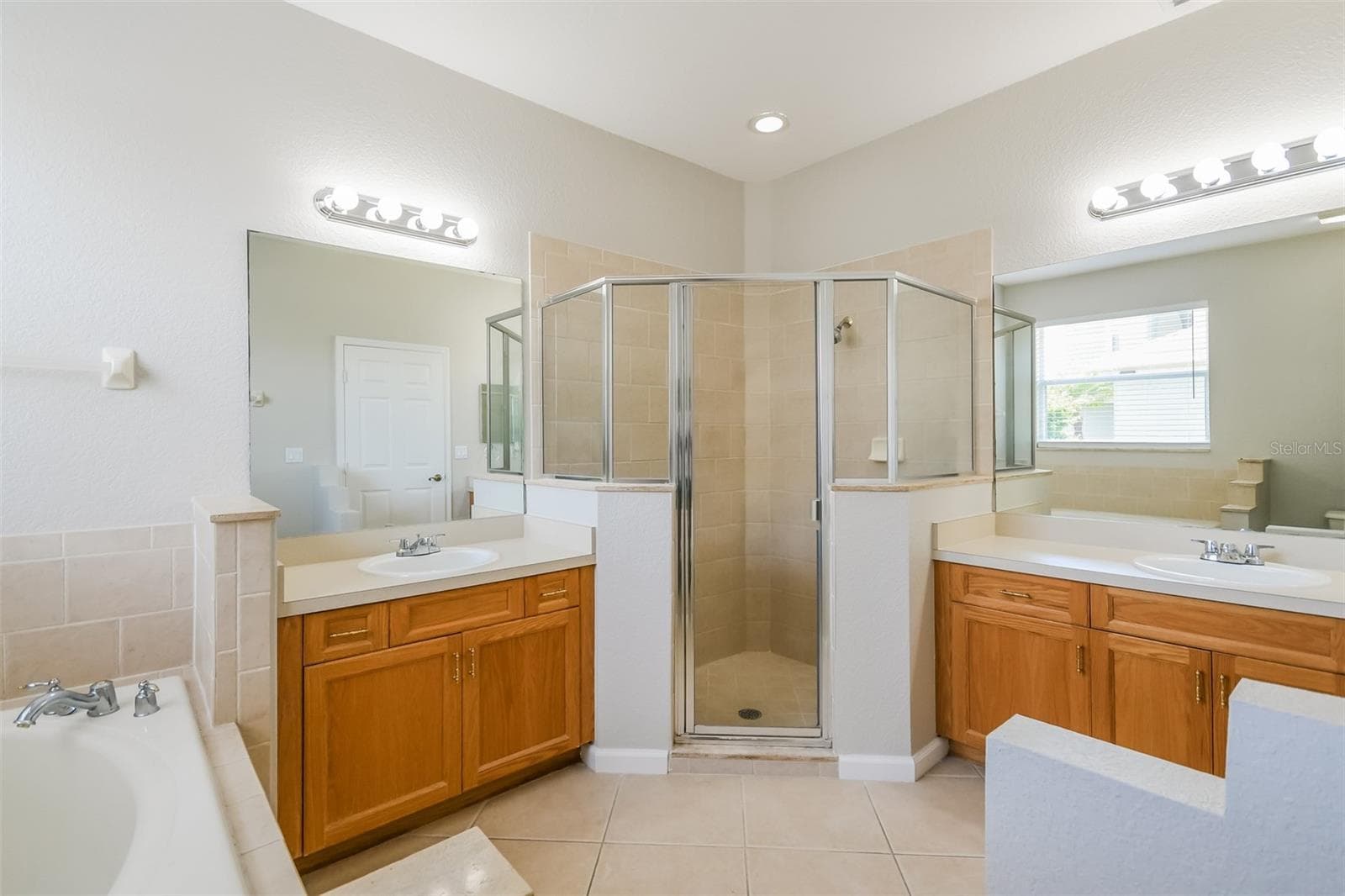 Single Family Residence at 2925 WILLOW CREEK LN, KISSIMMEE, photo 11 of 15
