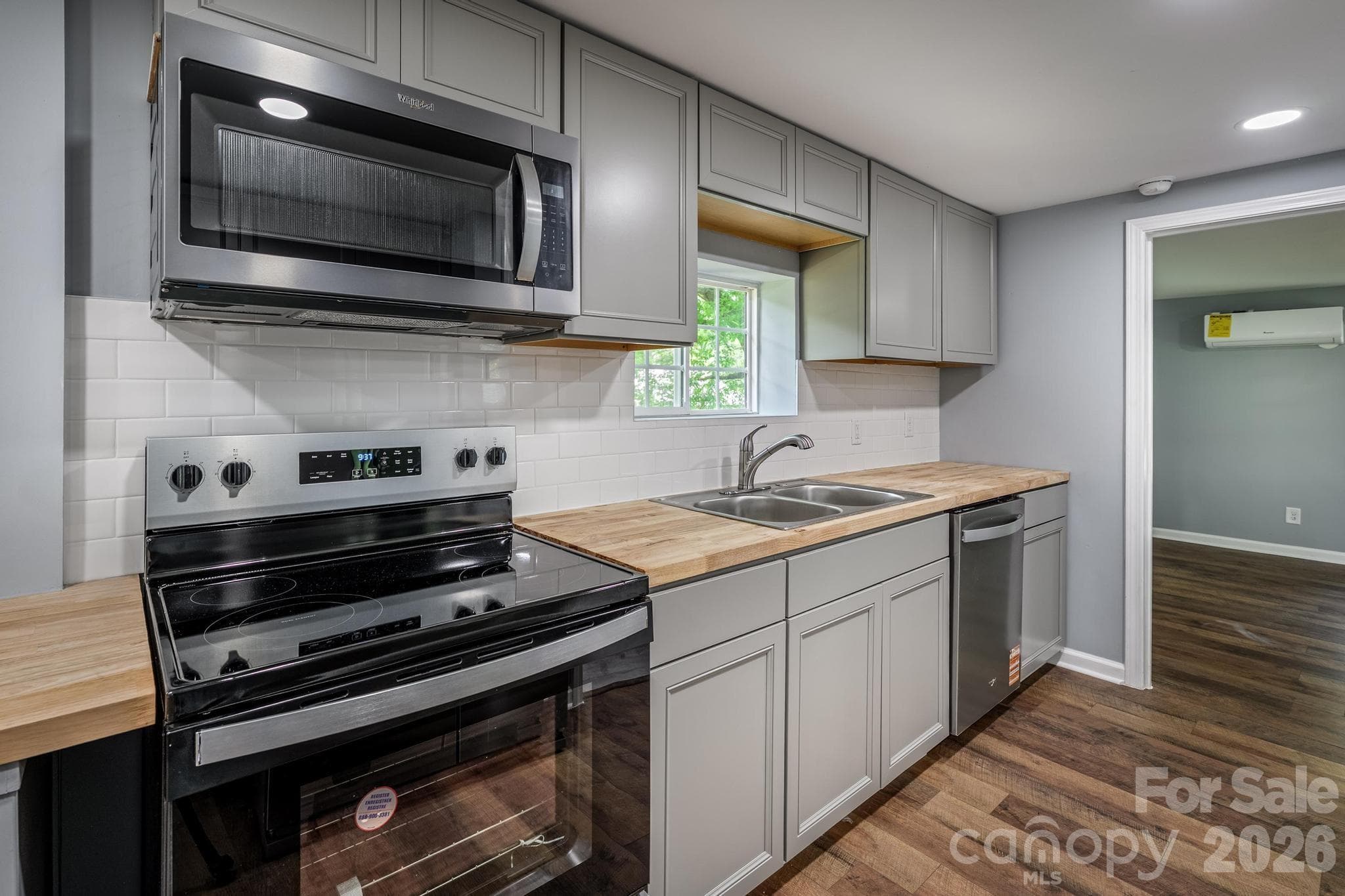Stainless Steel Appliances - 19513 Meridian Street, Cornelius