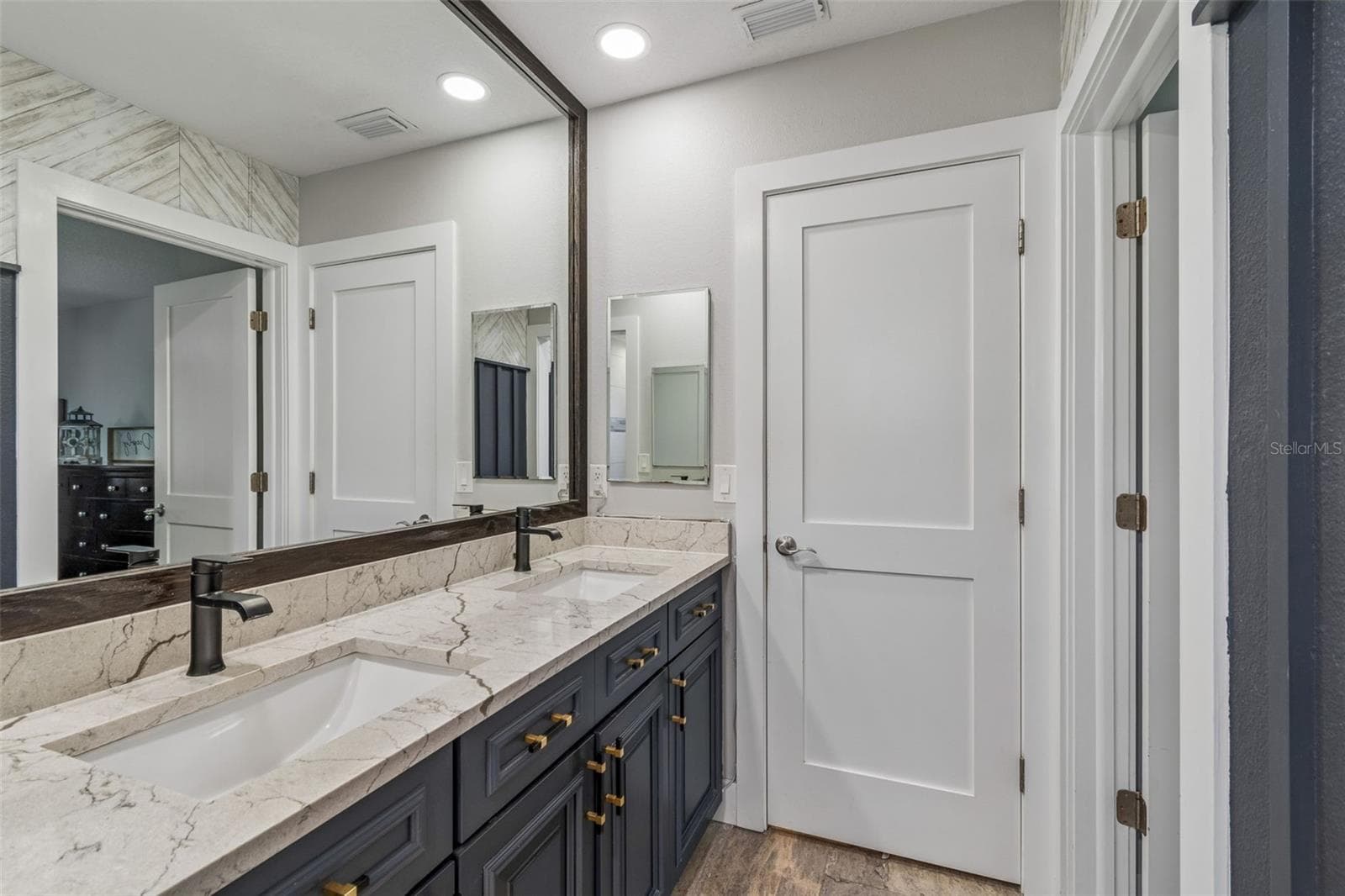Single Family Residence at 4528 W WOODMERE RD, TAMPA, photo 17 of 100